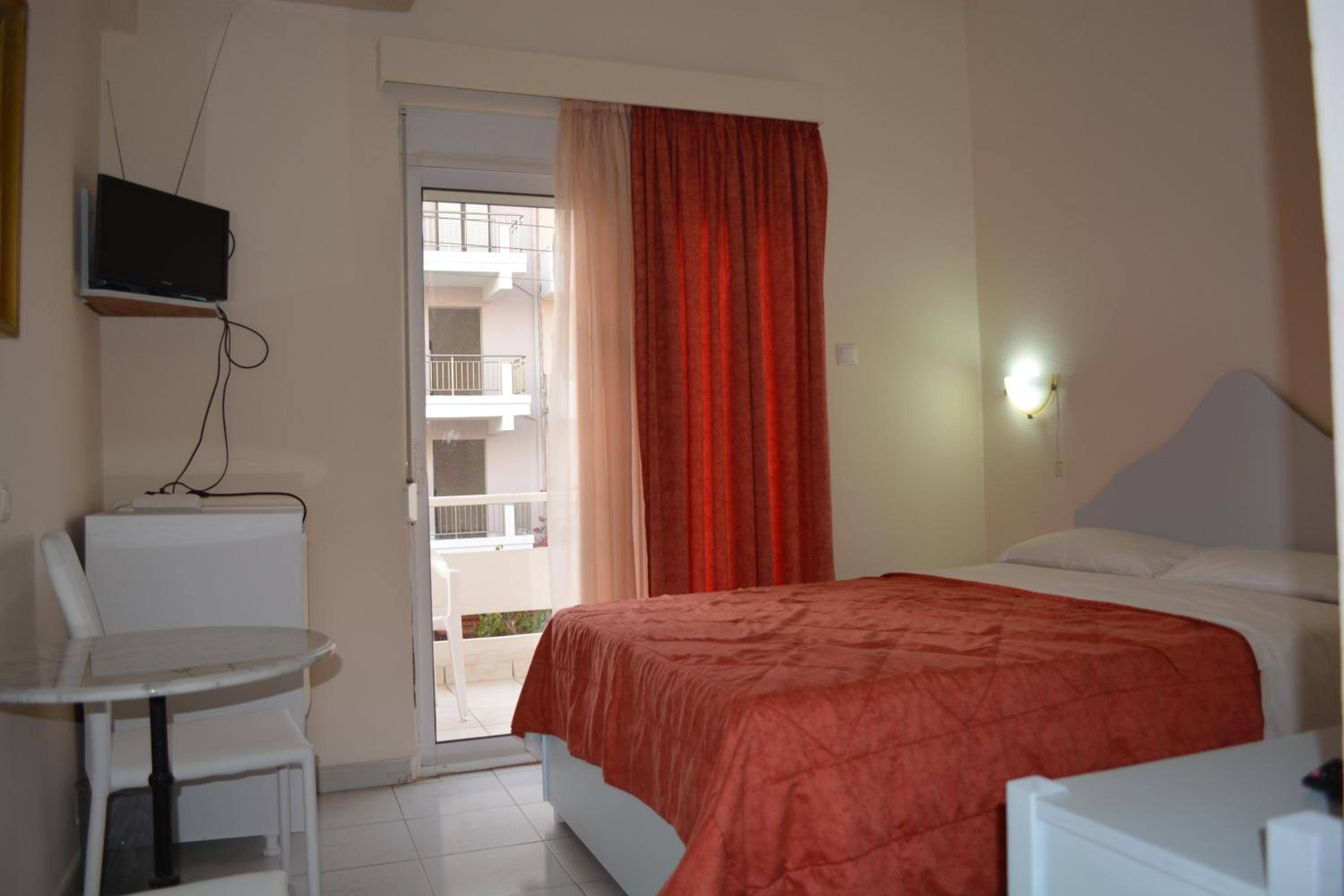 Double or Twin Room - Photo 12