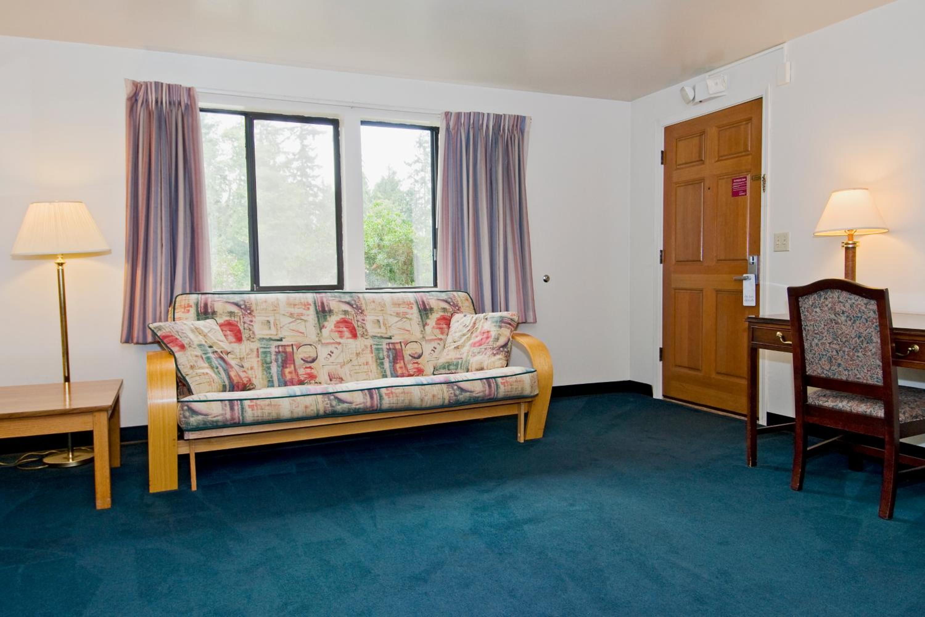 King Suite with Jacuzzi Tub  photo 3