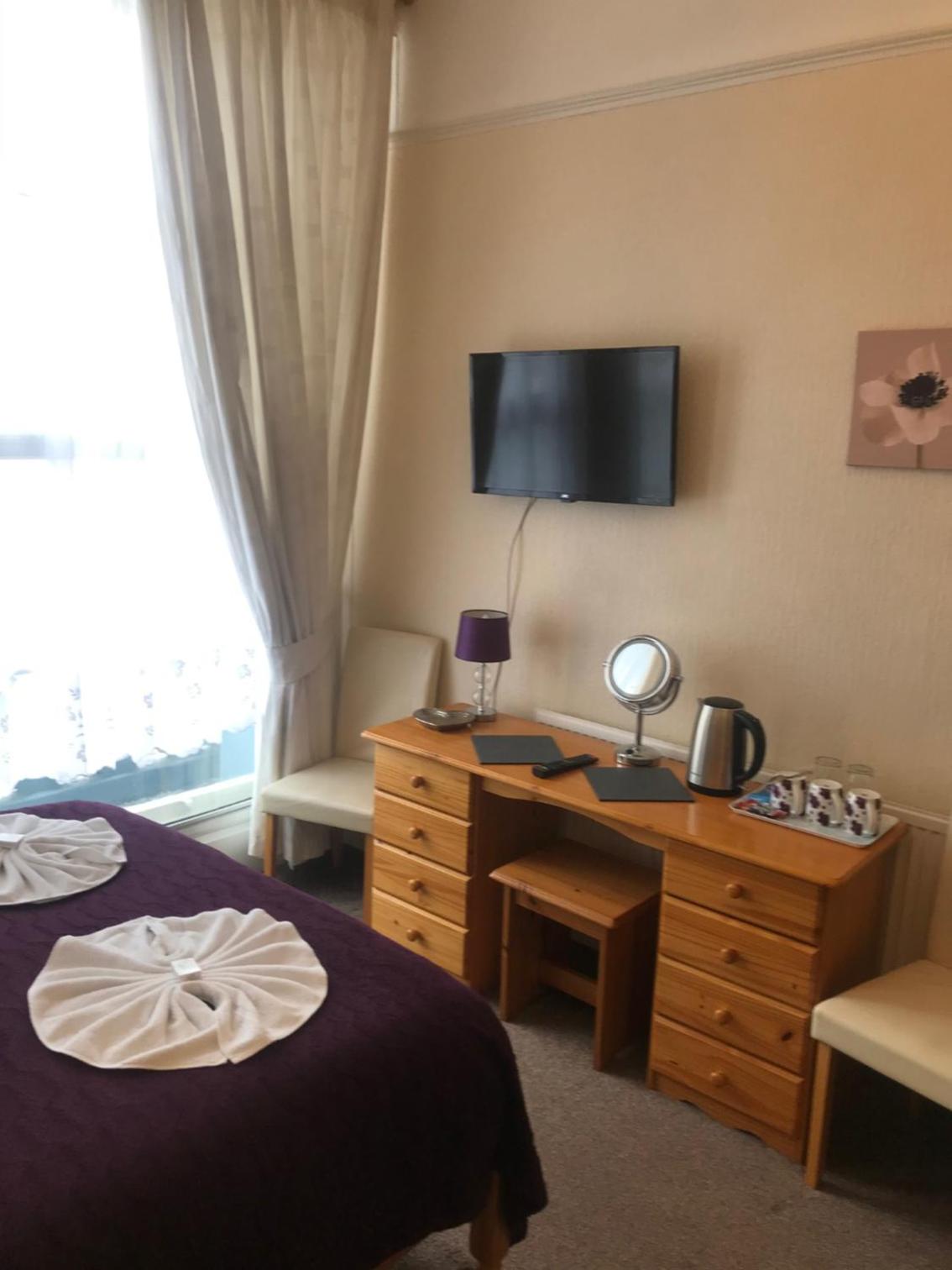 Double Room with Private Bathroom photo 3