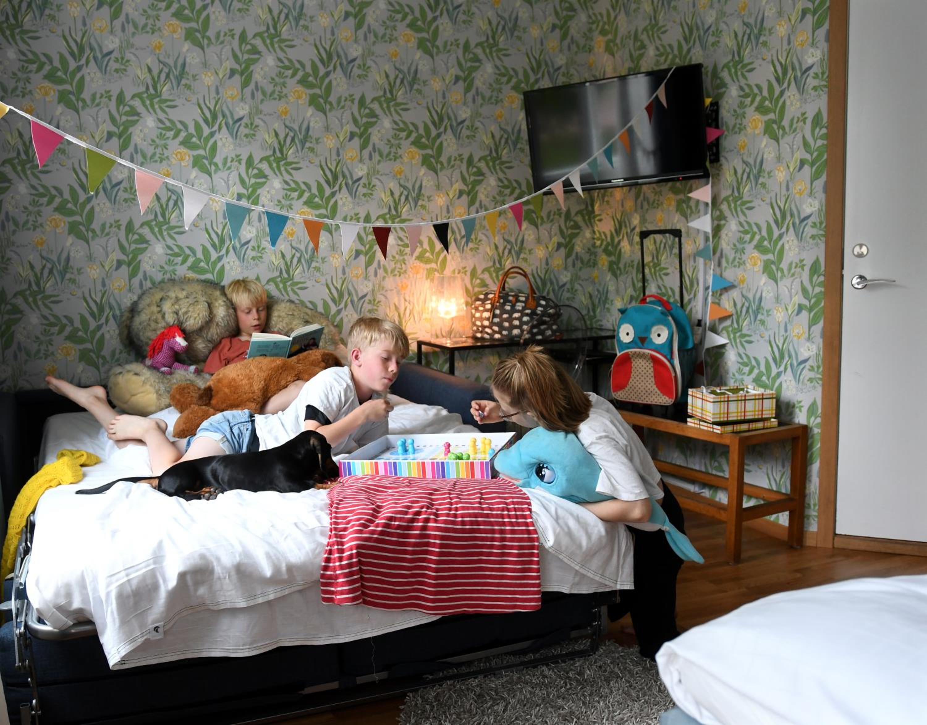Family Room (2 Adults + 2 Children) - Photo 4