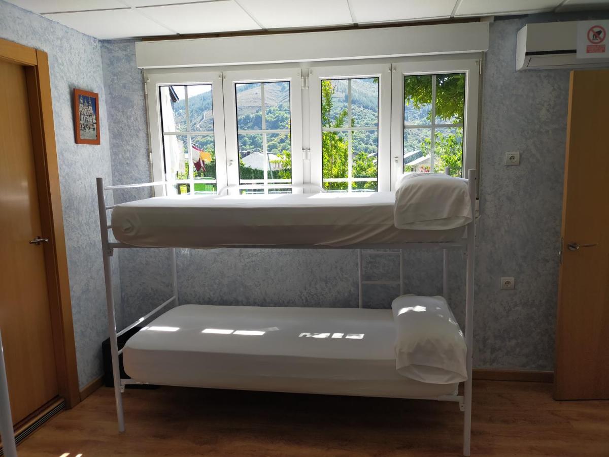 Single Bed in Mixed Dormitory Room photo 1