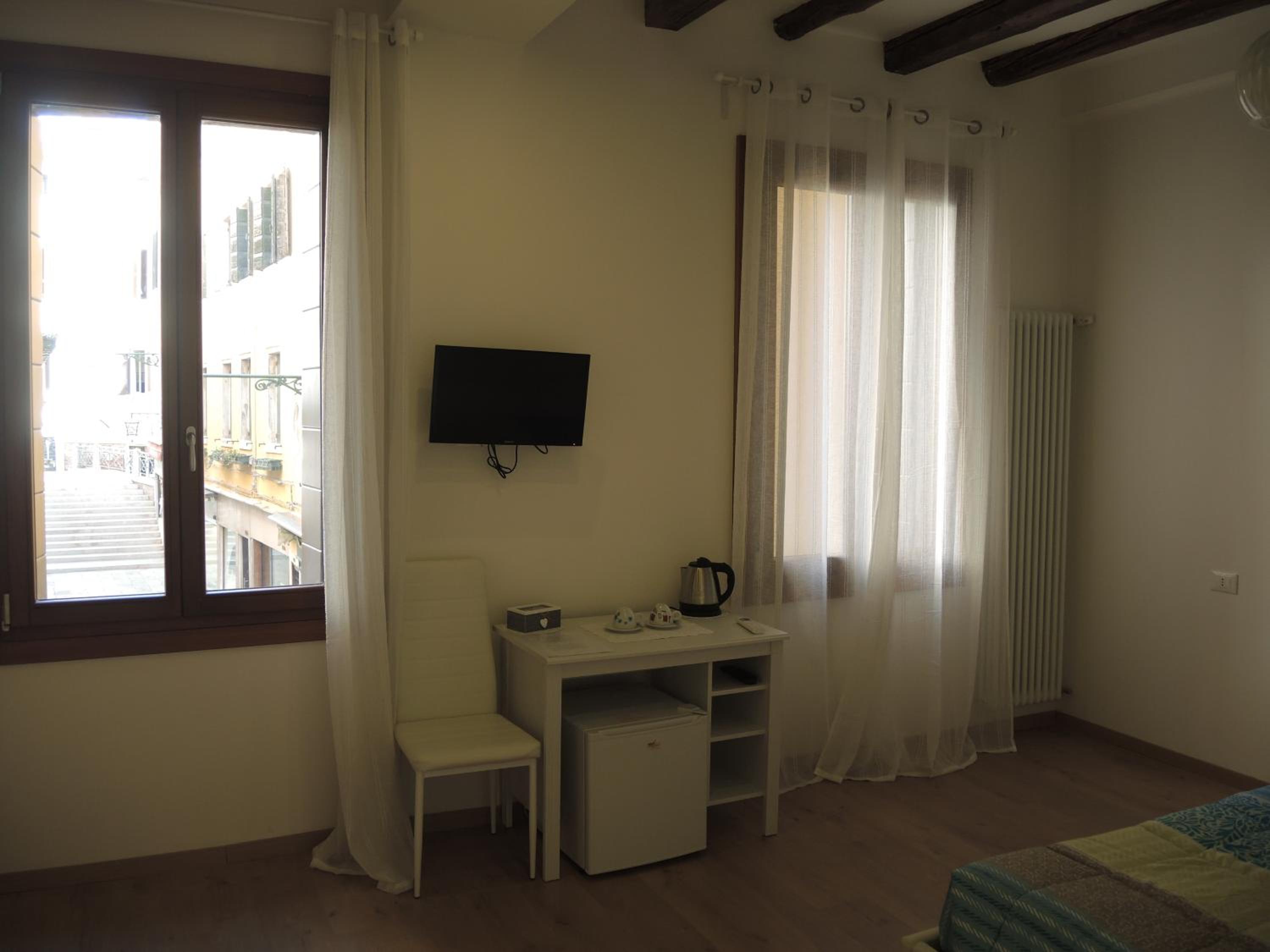 Double Room with Private Bathroom photo 2