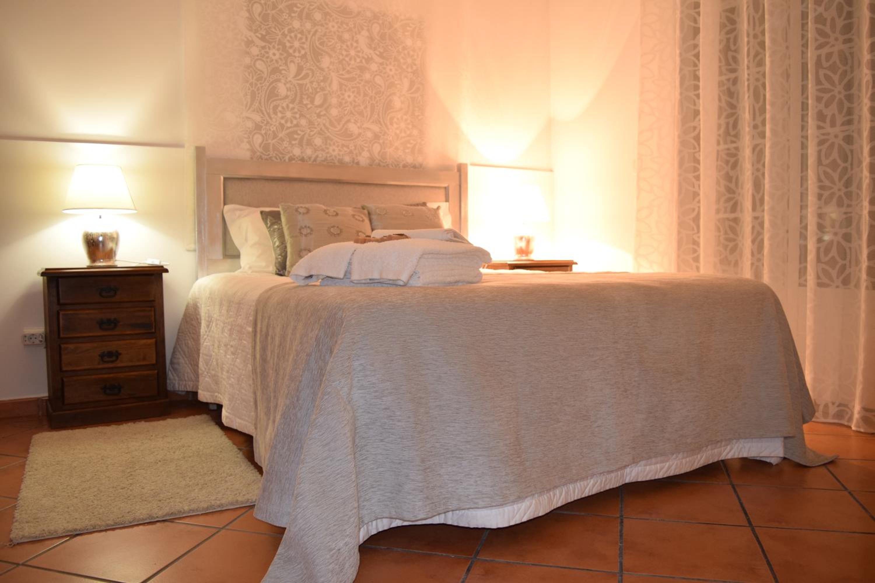 Deluxe Double Room with Bath photo 3