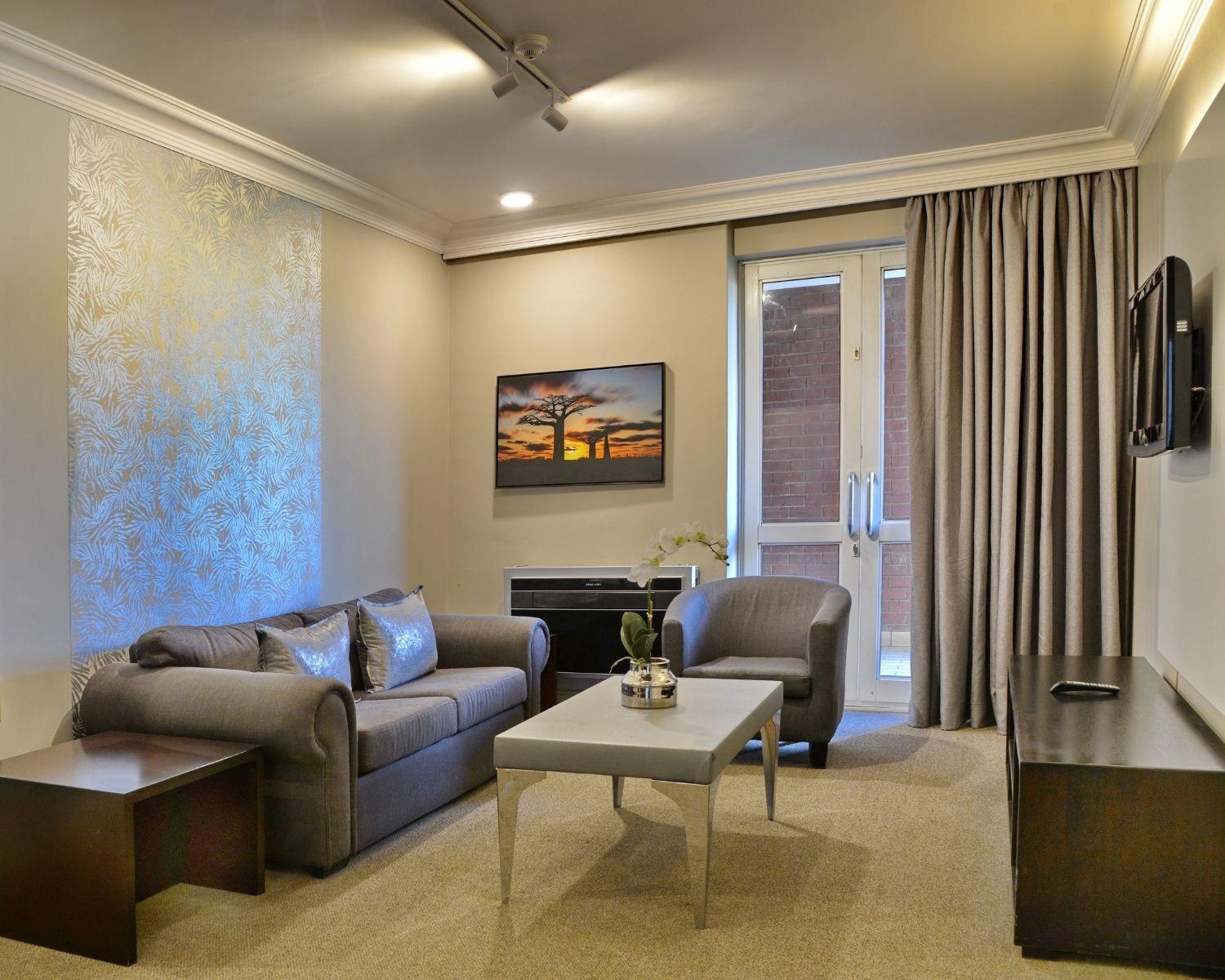 Executive Suite - Photo 5