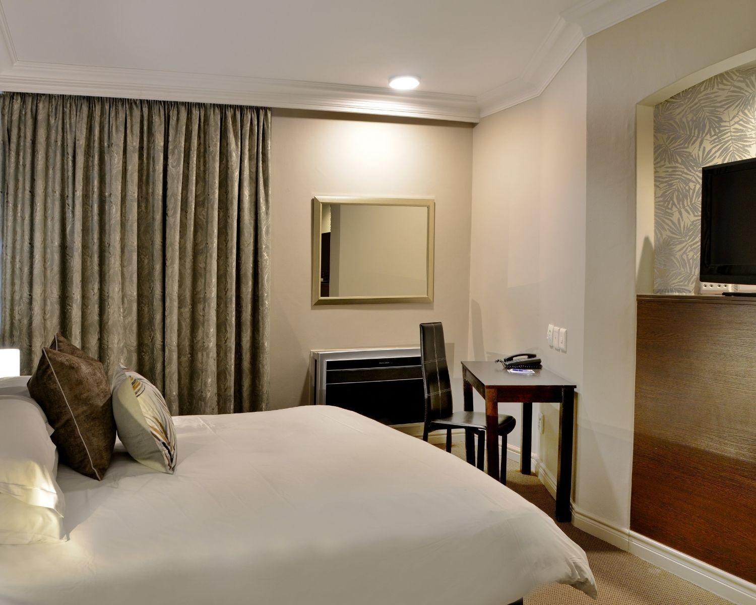 Executive Suite - Photo 2