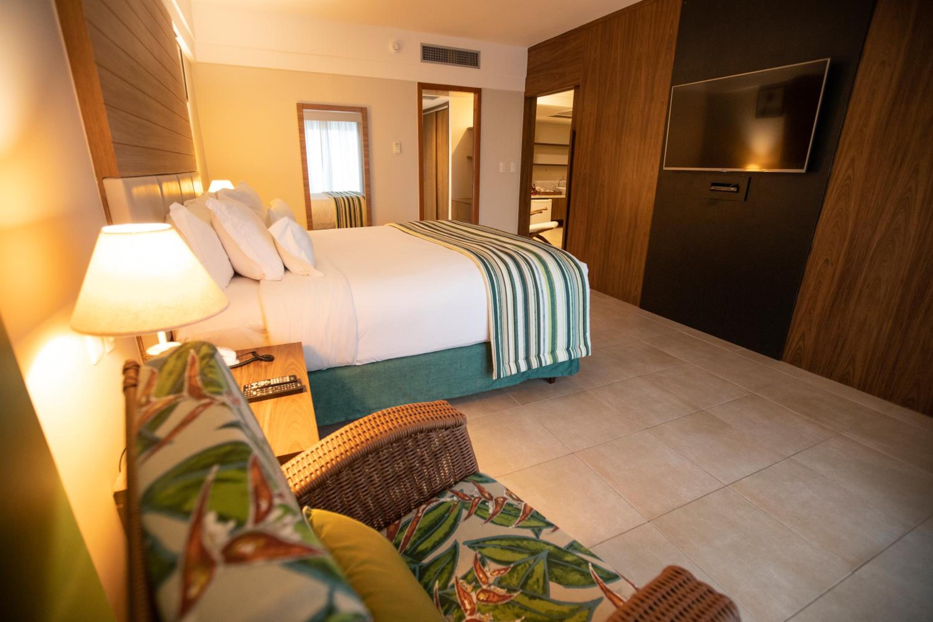 Suite with Balcony thumbnail 6
