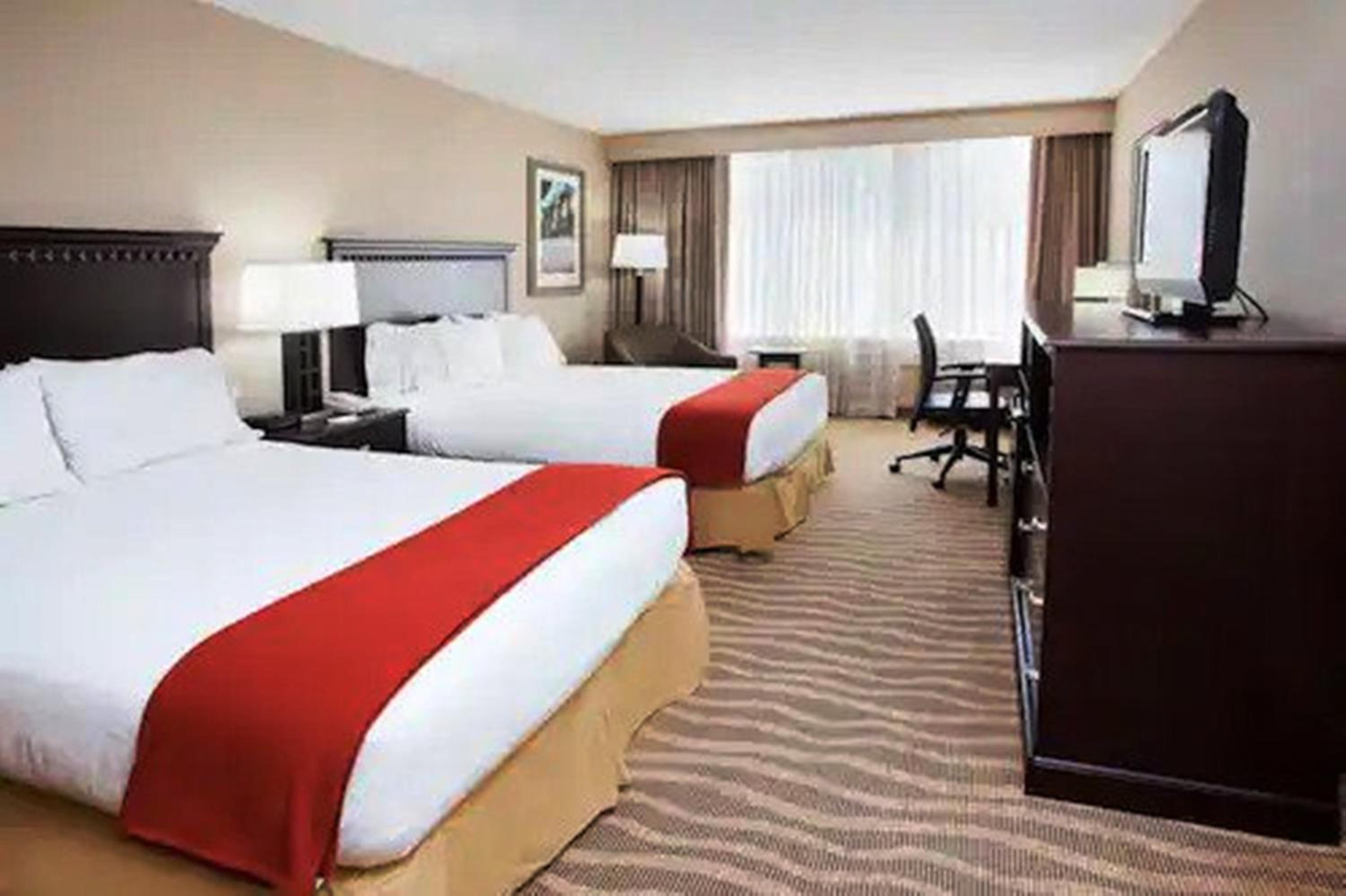 Standard Room with Two Queen Beds - Photo 1