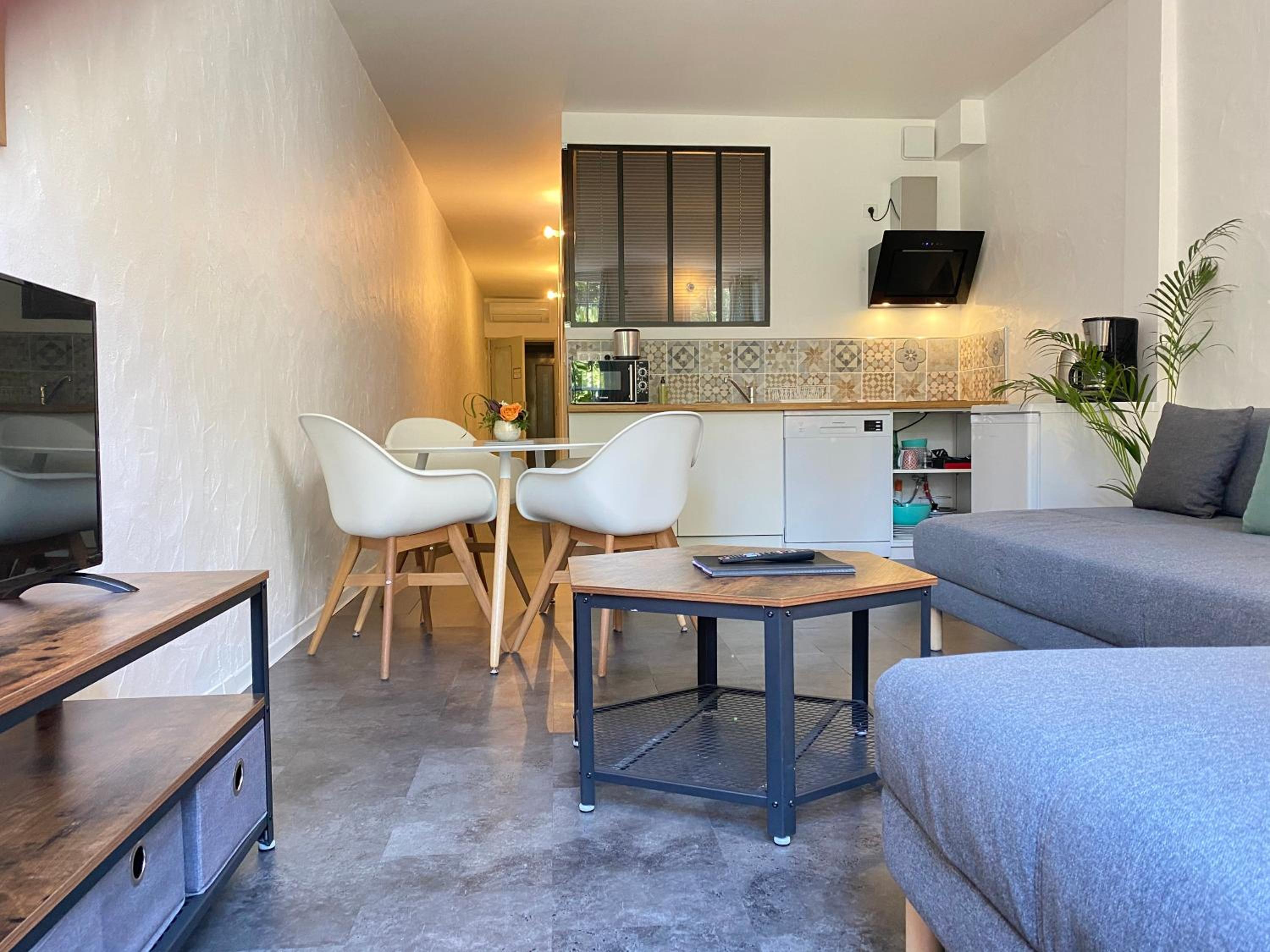 Two-Bedroom Apartment - Photo 9