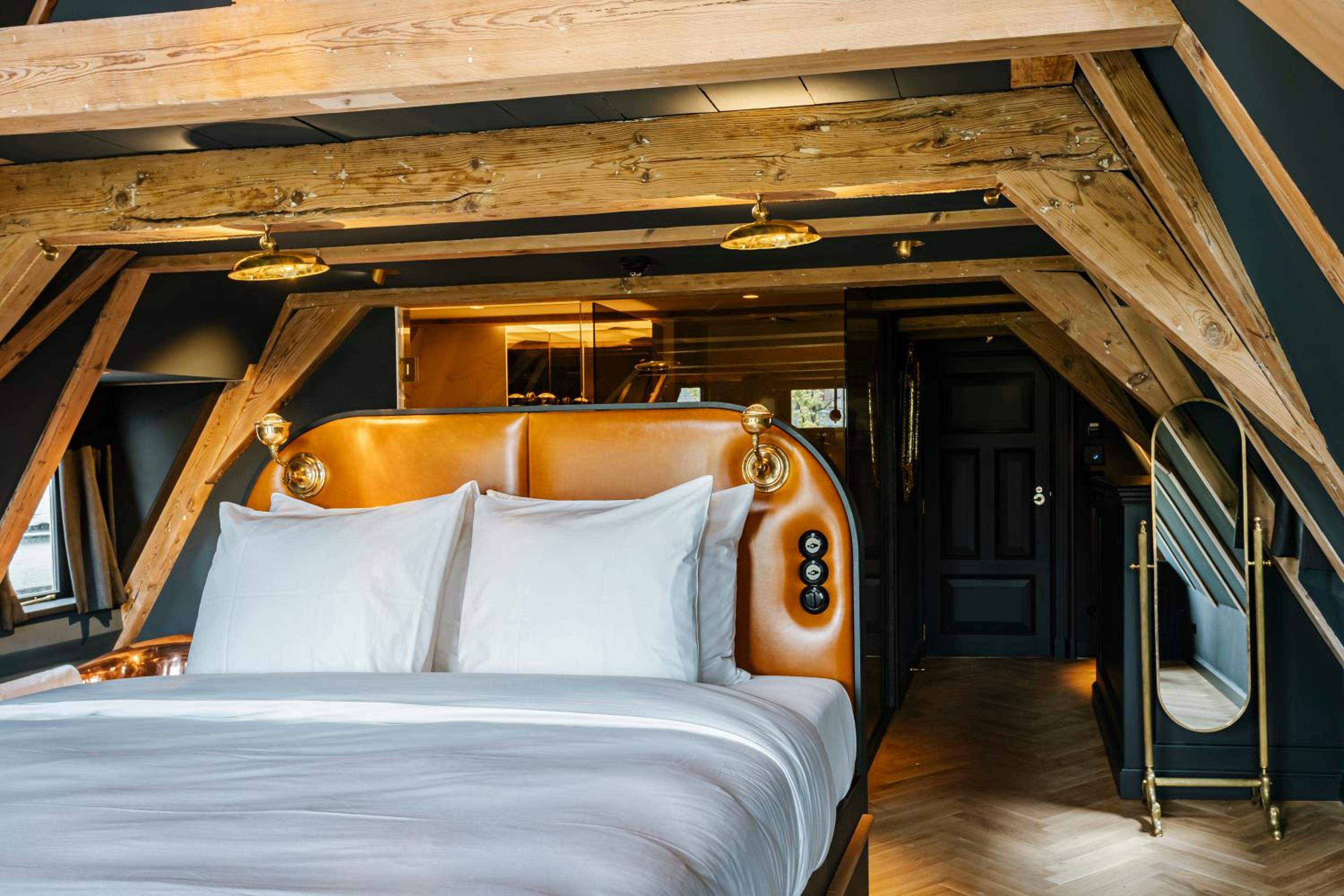 Signature Double Room with Canal View (Christiaan Huygens)