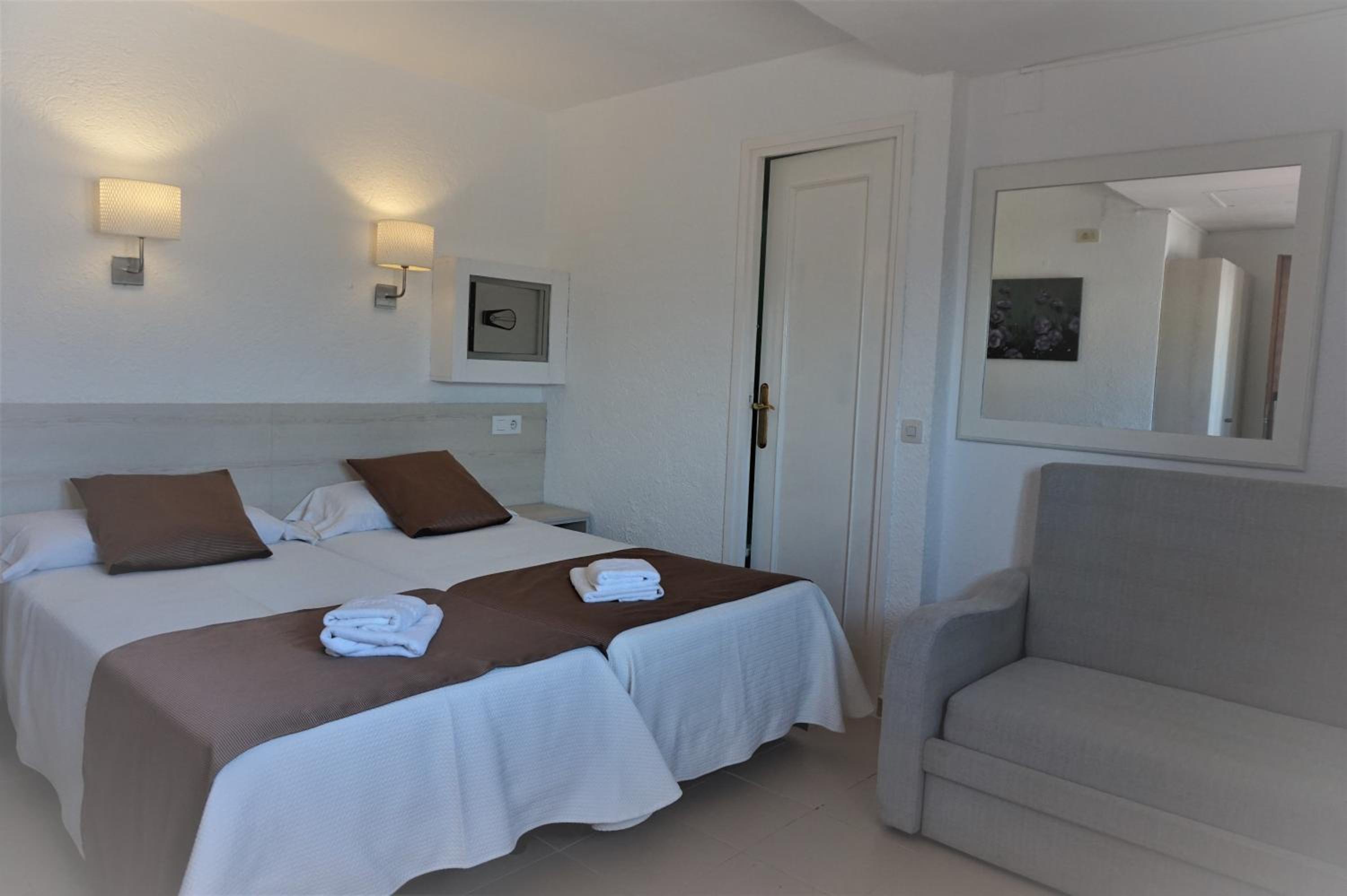 Quadruple Room - Photo 4