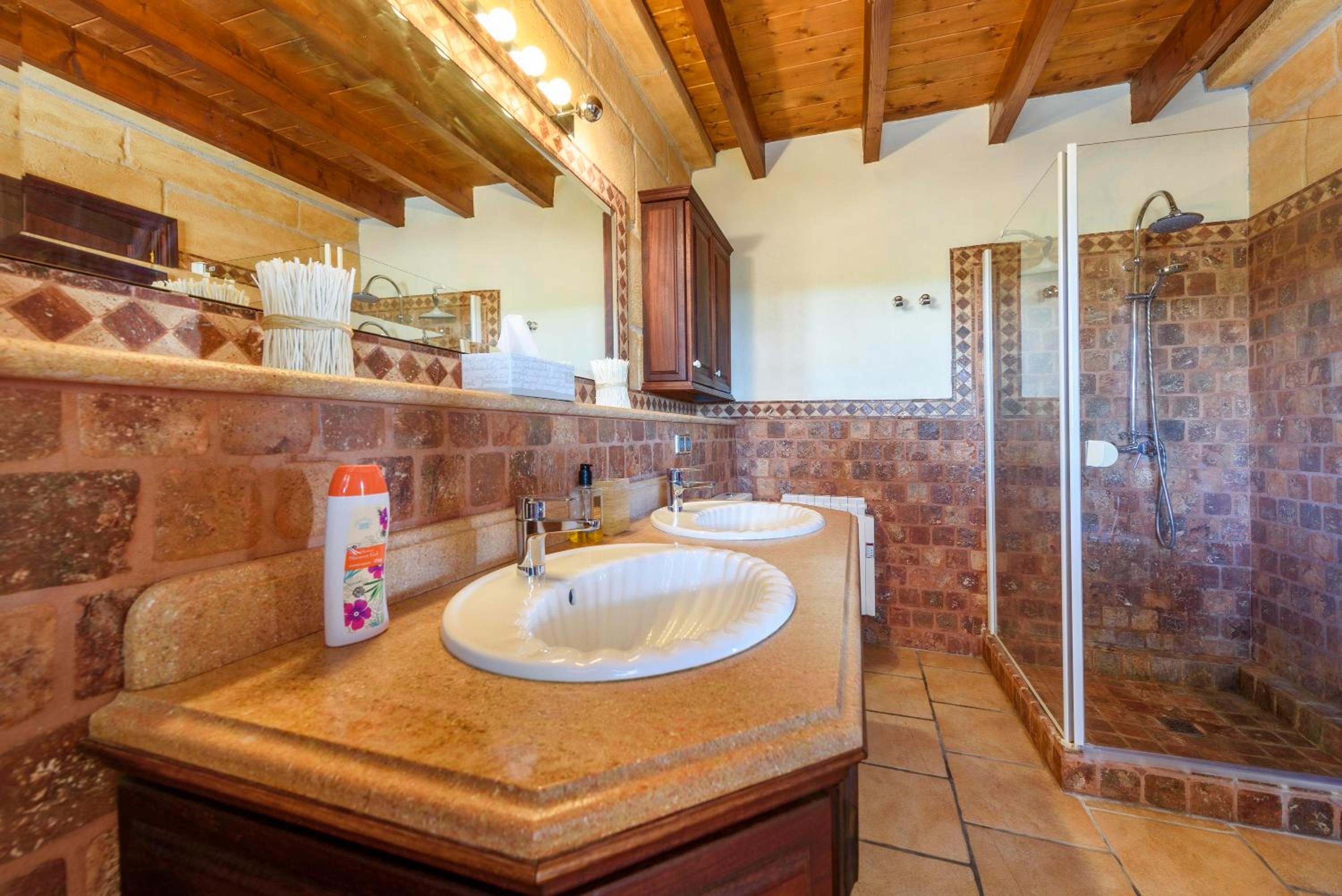 Villa photo 3