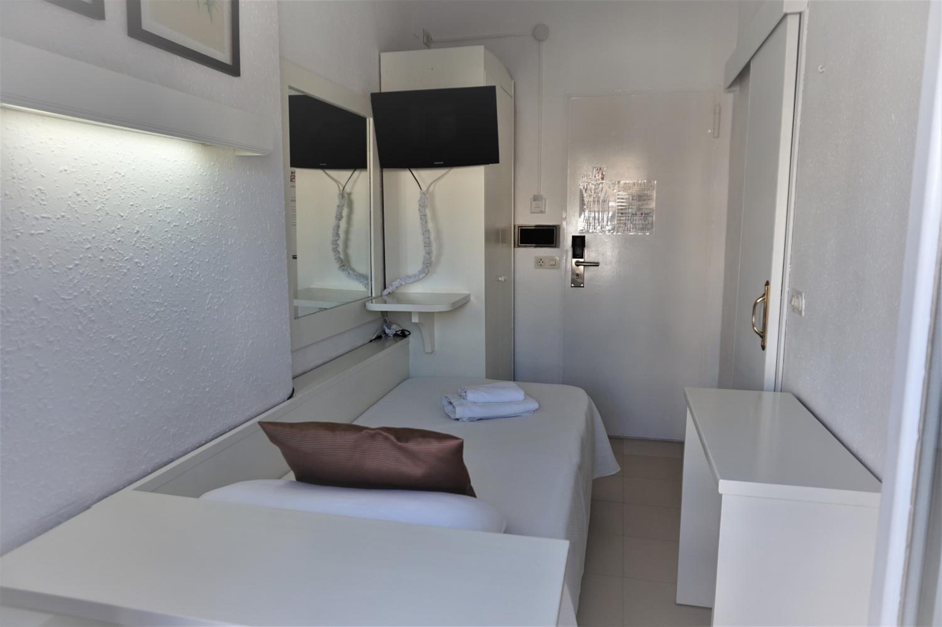 Single Room photo 2