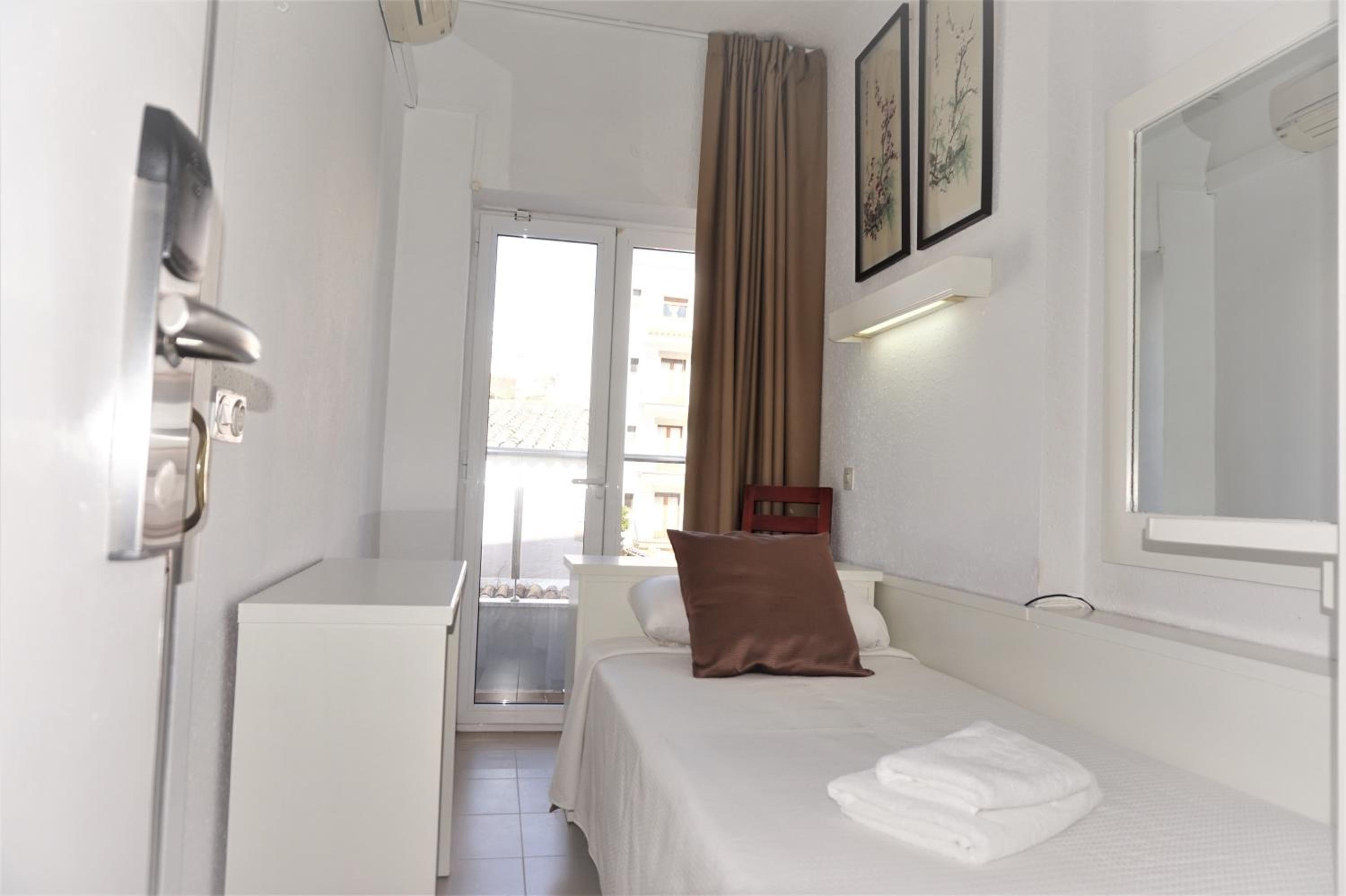 Single Room photo 3