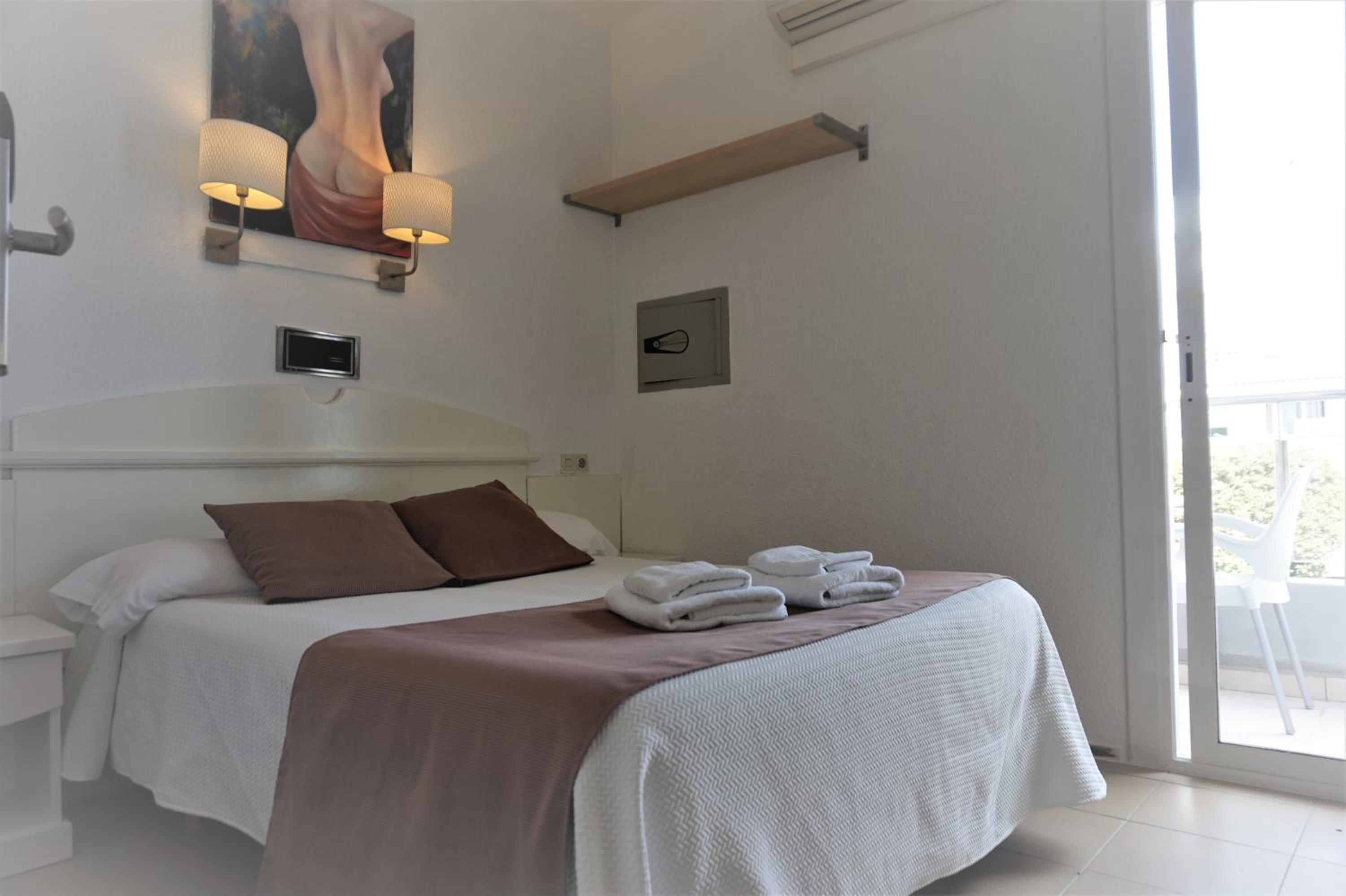 Double or Twin Room - Photo 7