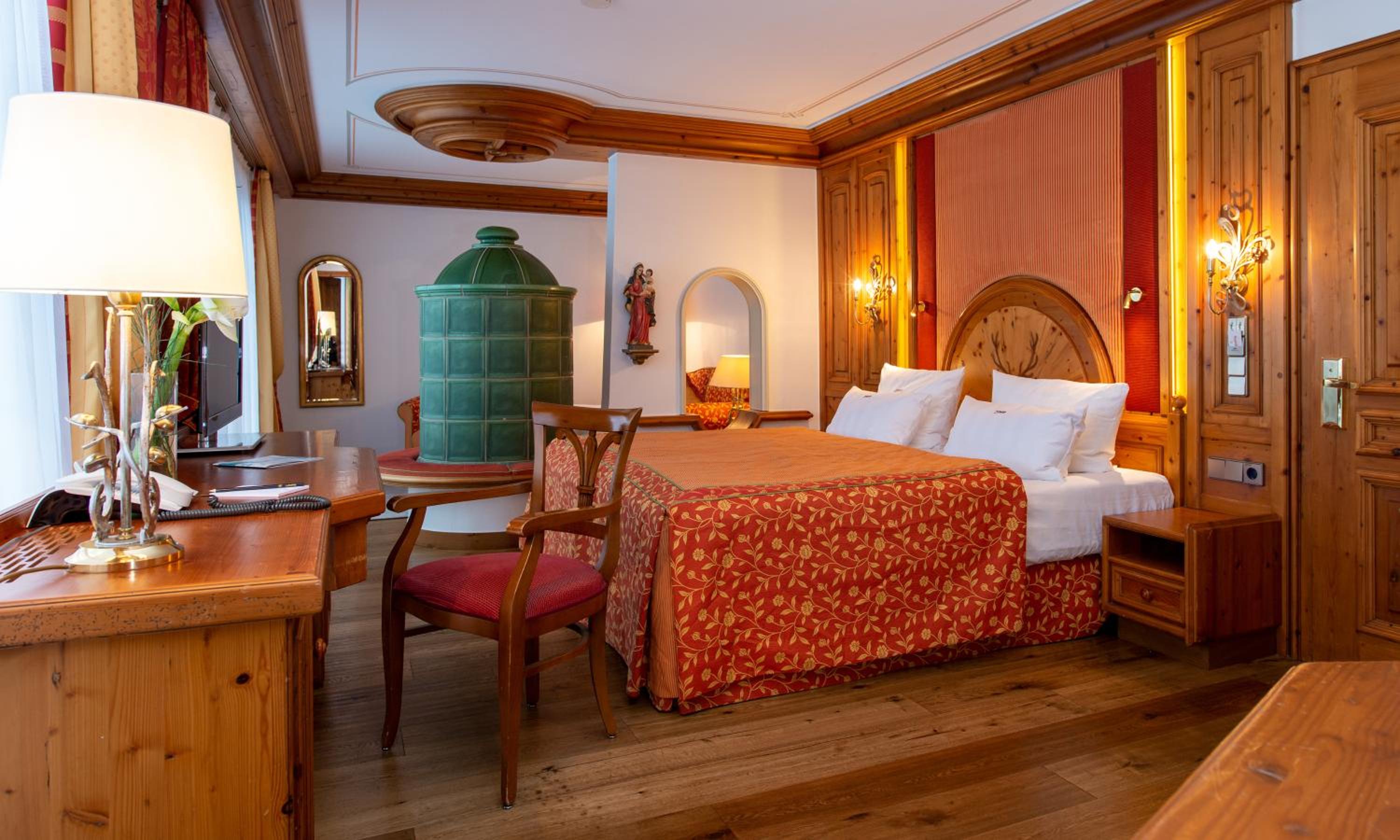 Junior Suite with Mountain View - Photo 1