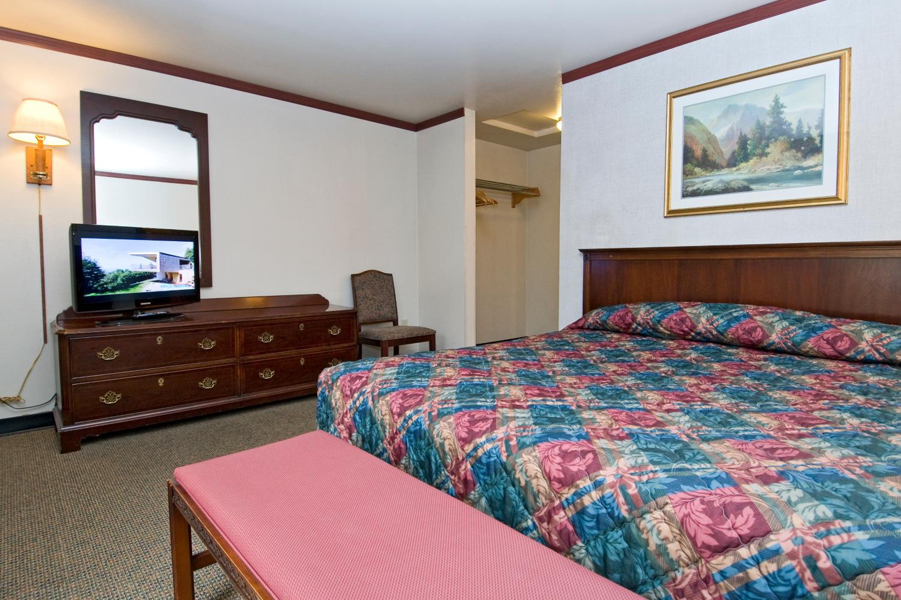 One-Bedroom King Suite photo 2