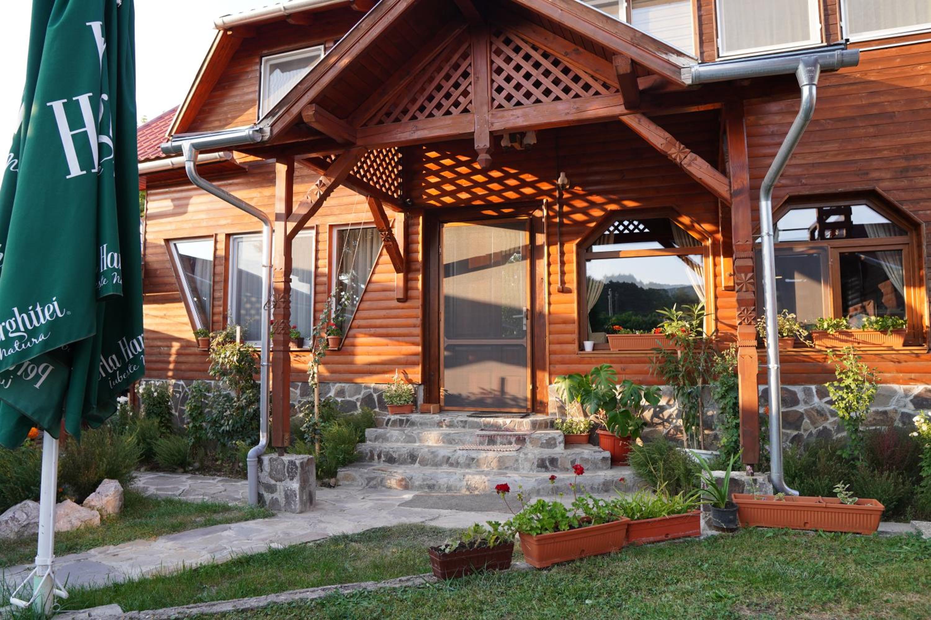 Five-Bedroom House photo 3