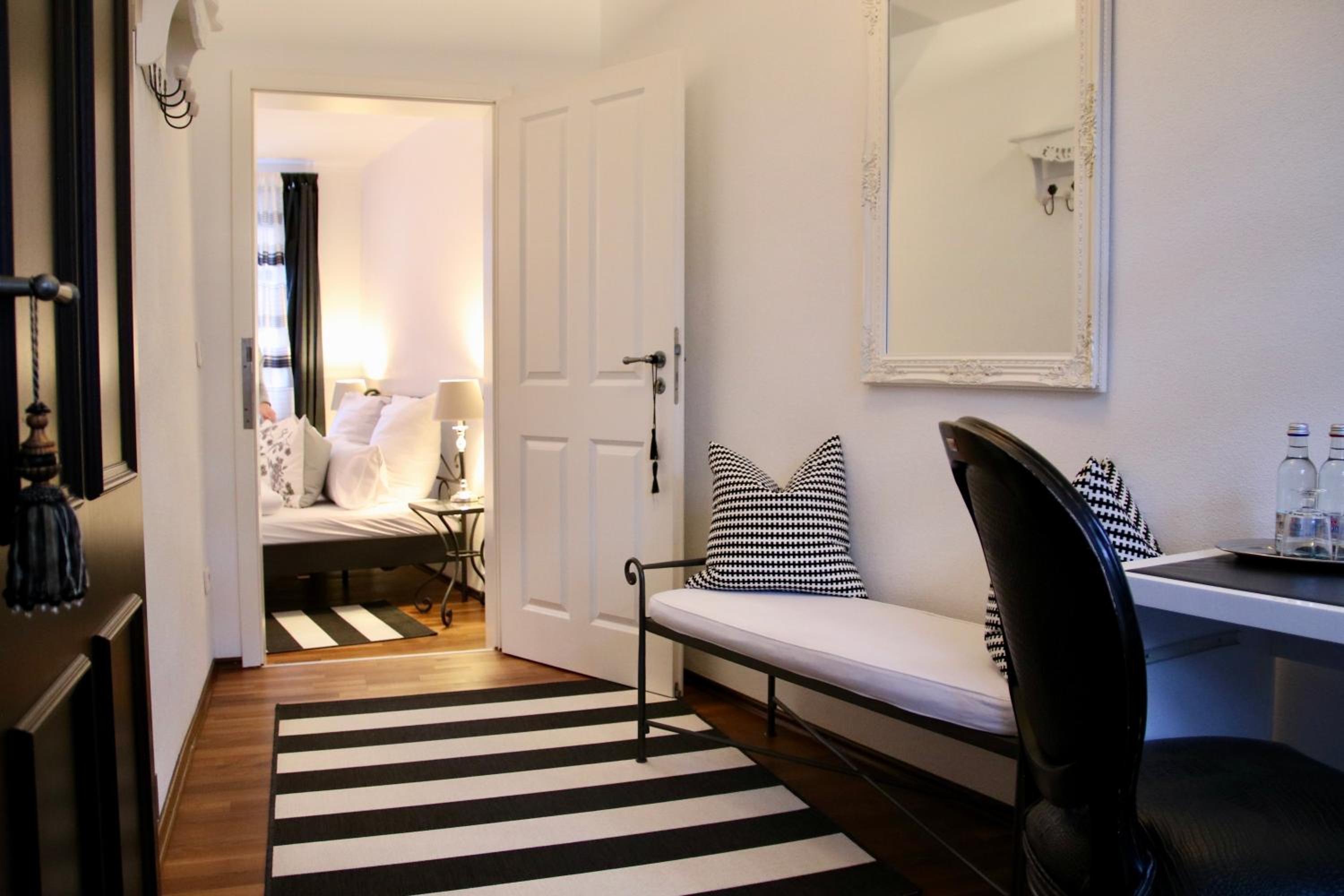 Deluxe Junior Suite photo 3