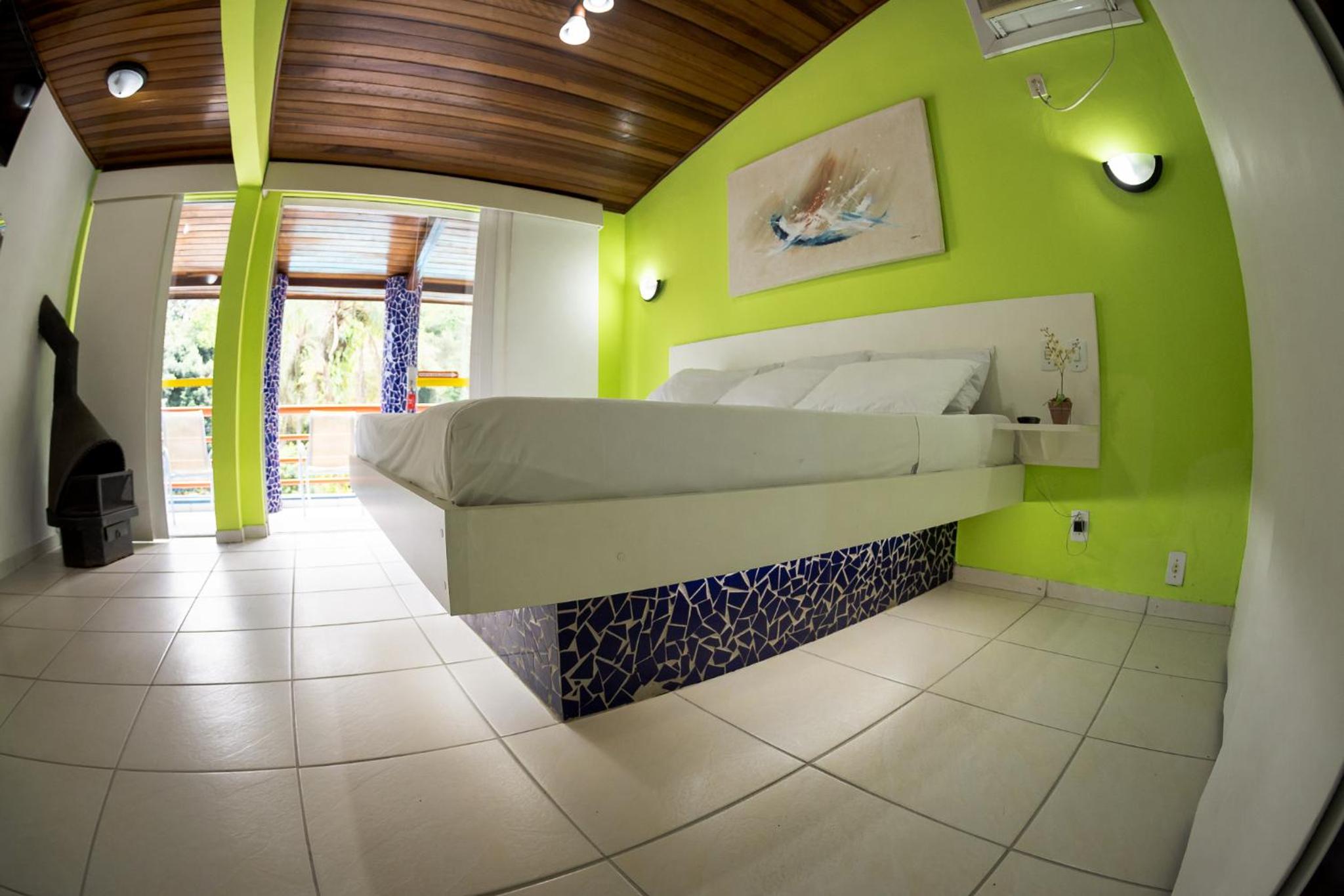 Suite - Photo 14