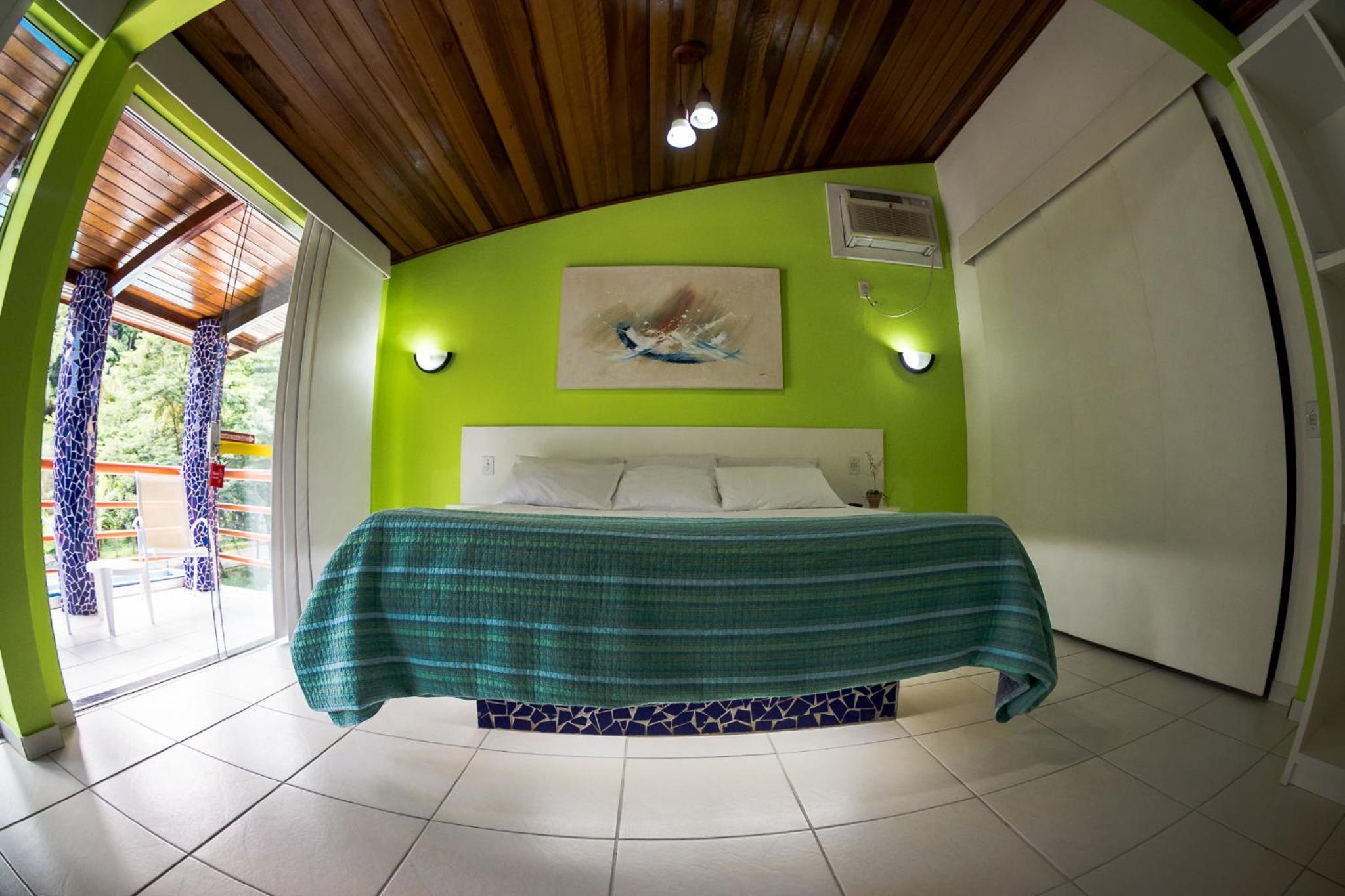 Suite - Photo 16
