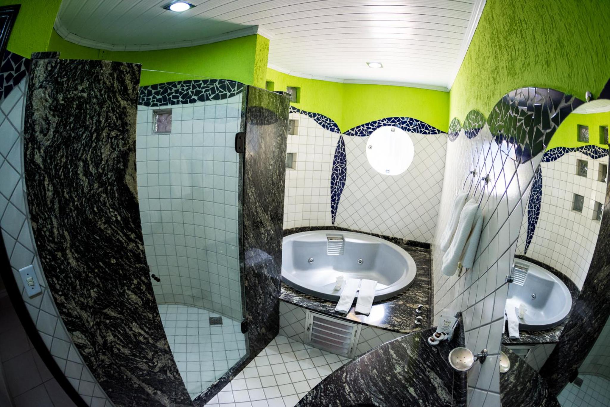 Suite - Photo 21