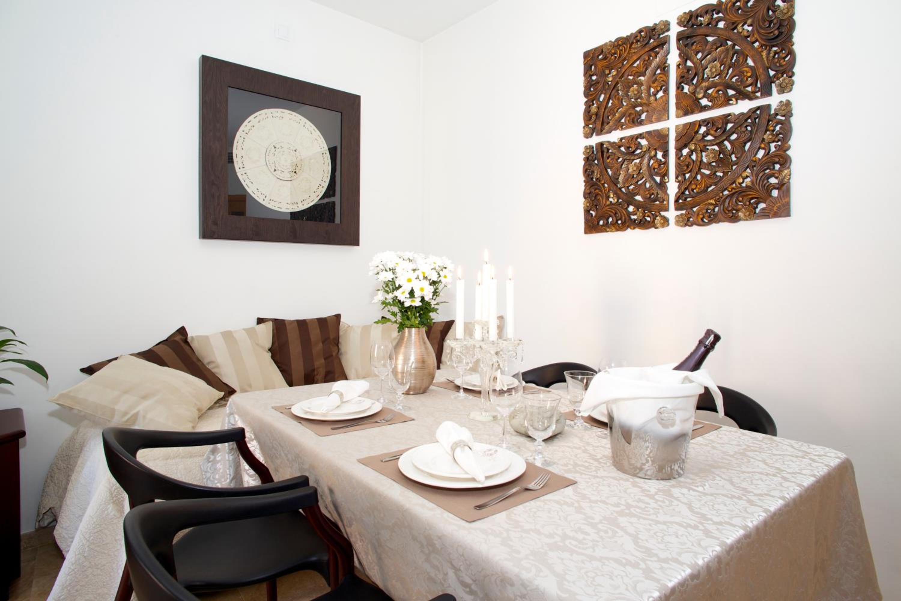 Deluxe Two-Bedroom Suite with Terrace photo 2