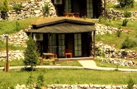 Deluxe Double Room with Extra Bed - Photo 4