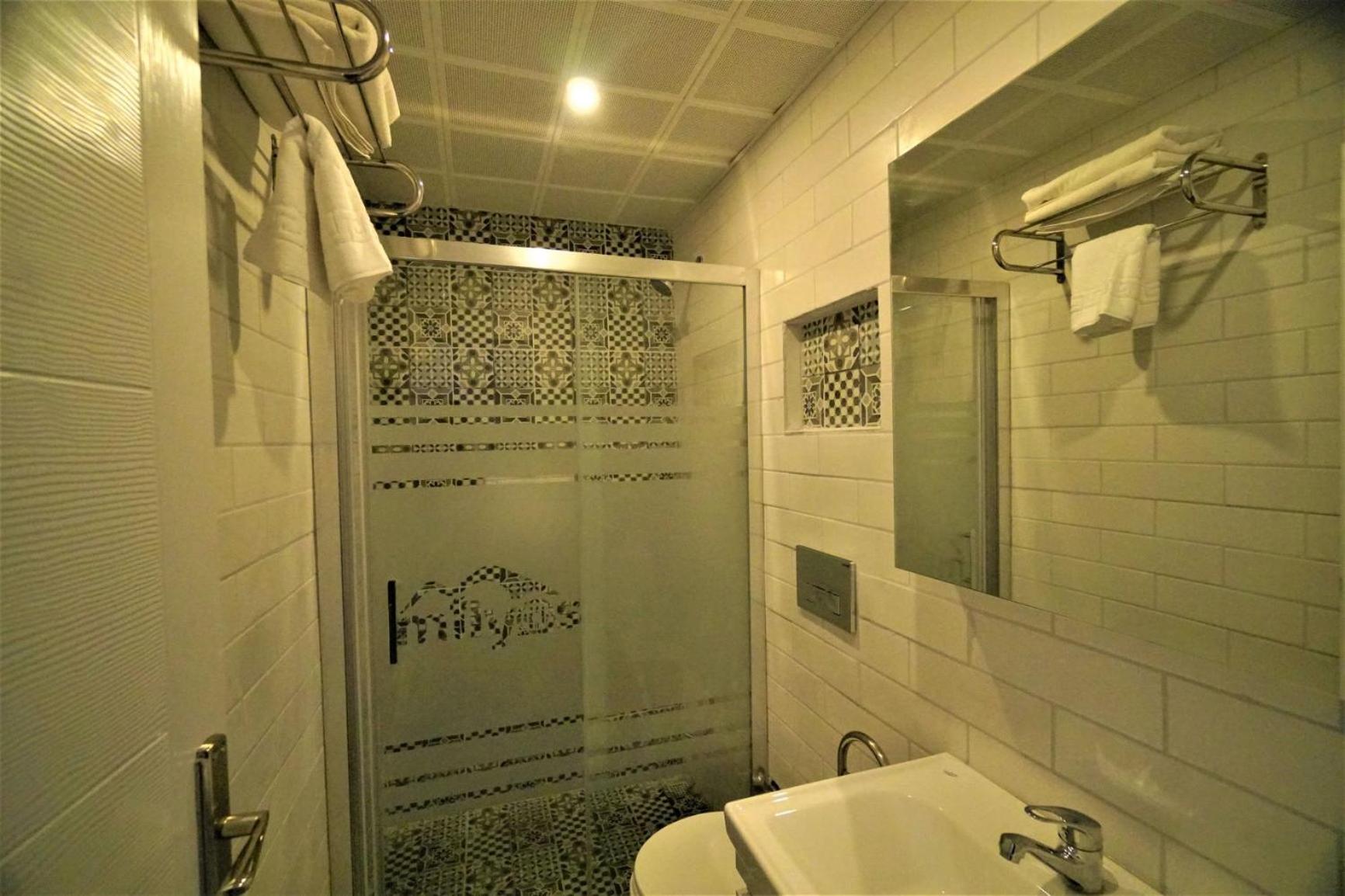 Deluxe Double Room with Extra Bed - Photo 2