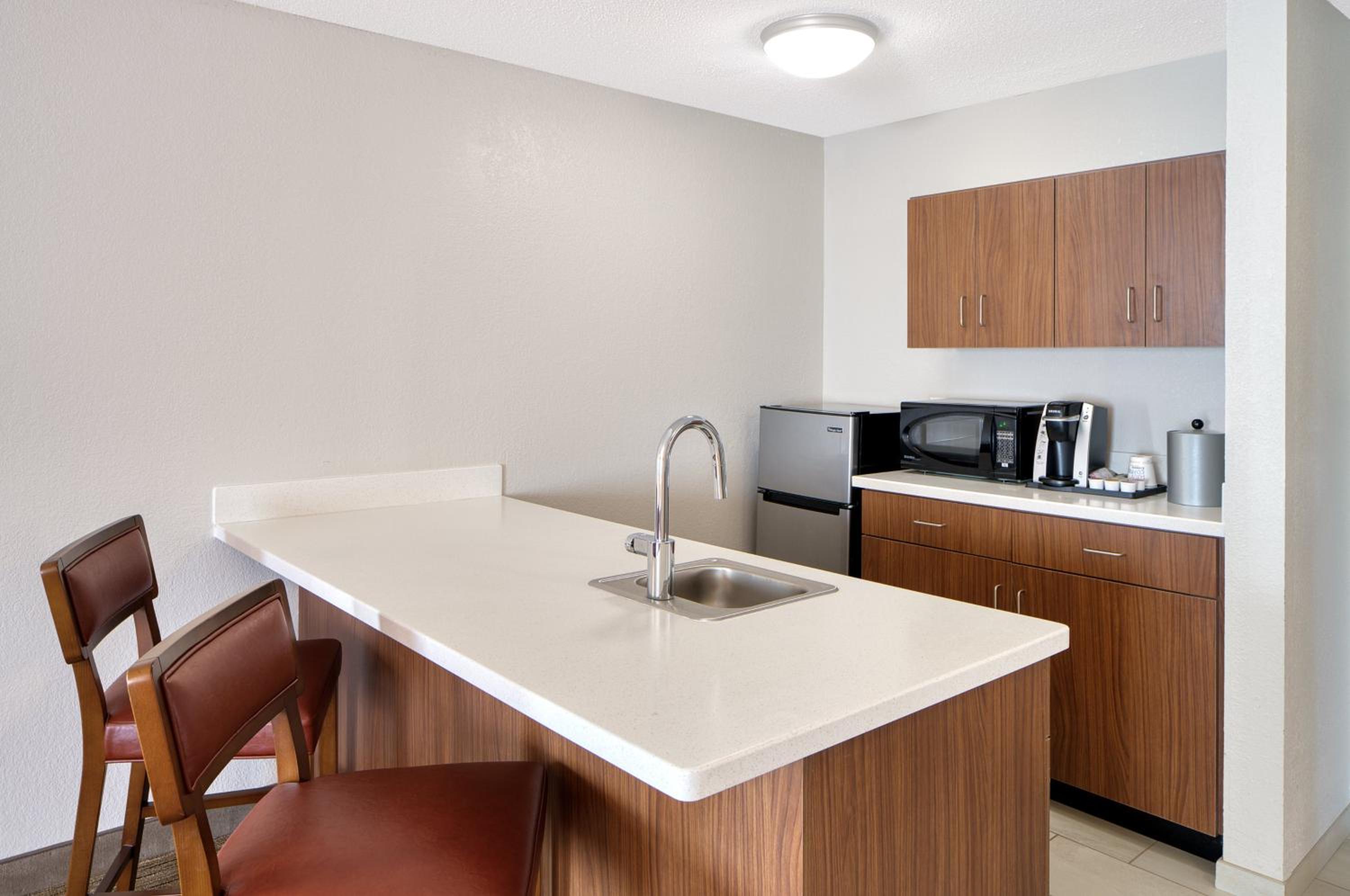 One-Bedroom King Suite - Photo 7