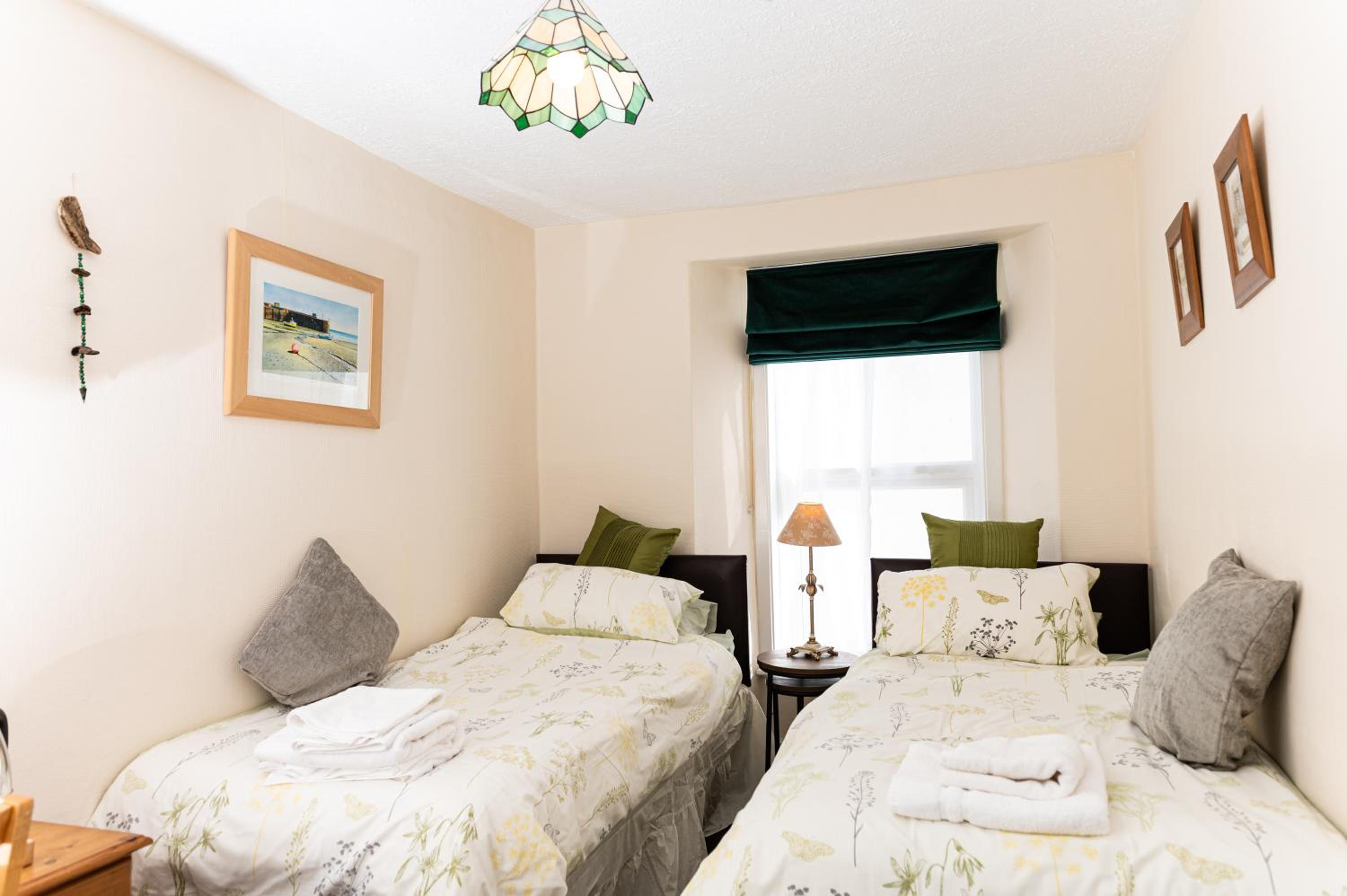 Twin Room with Bathroom photo 1