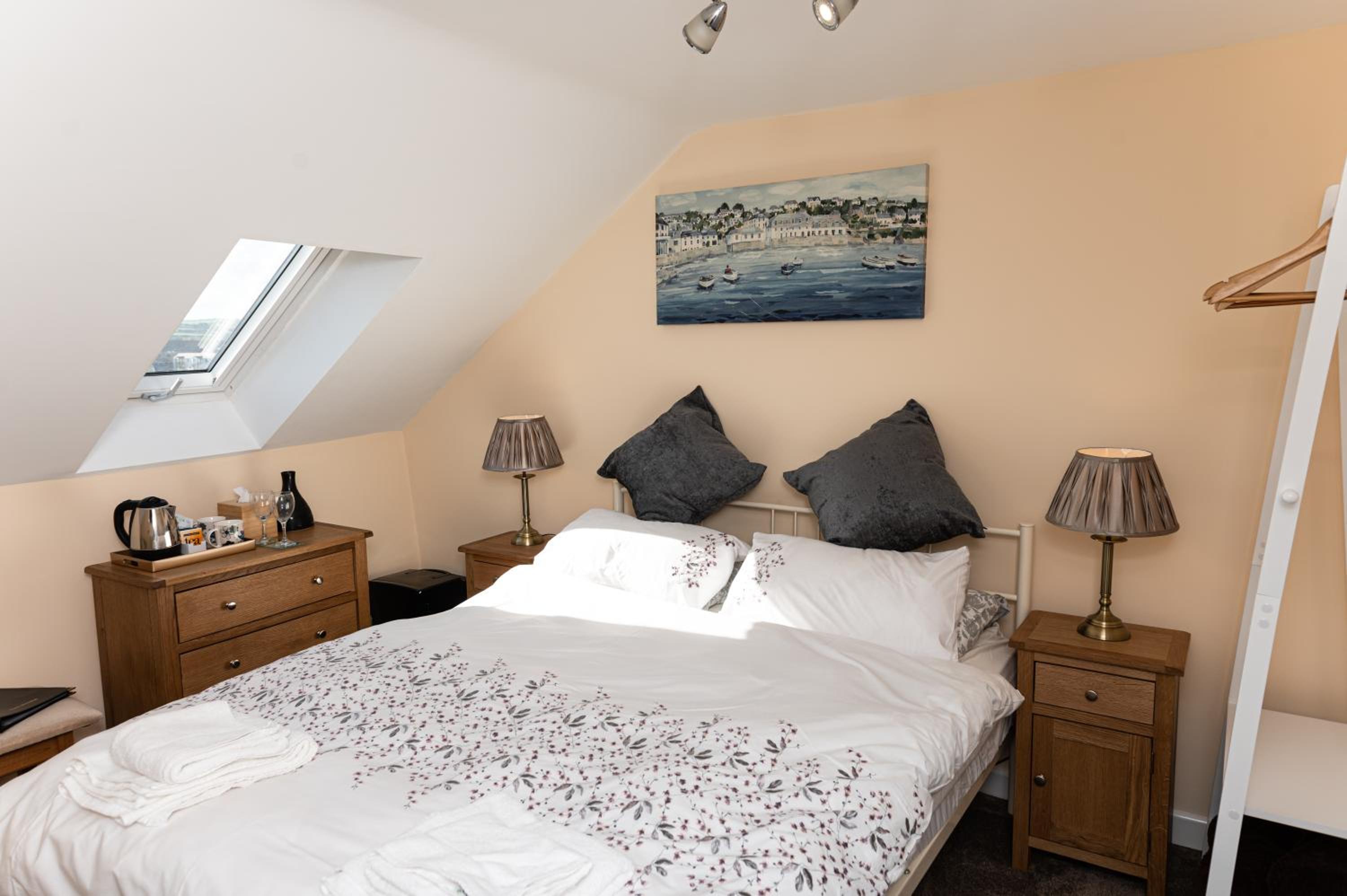 Large double with En-Suite photo 1