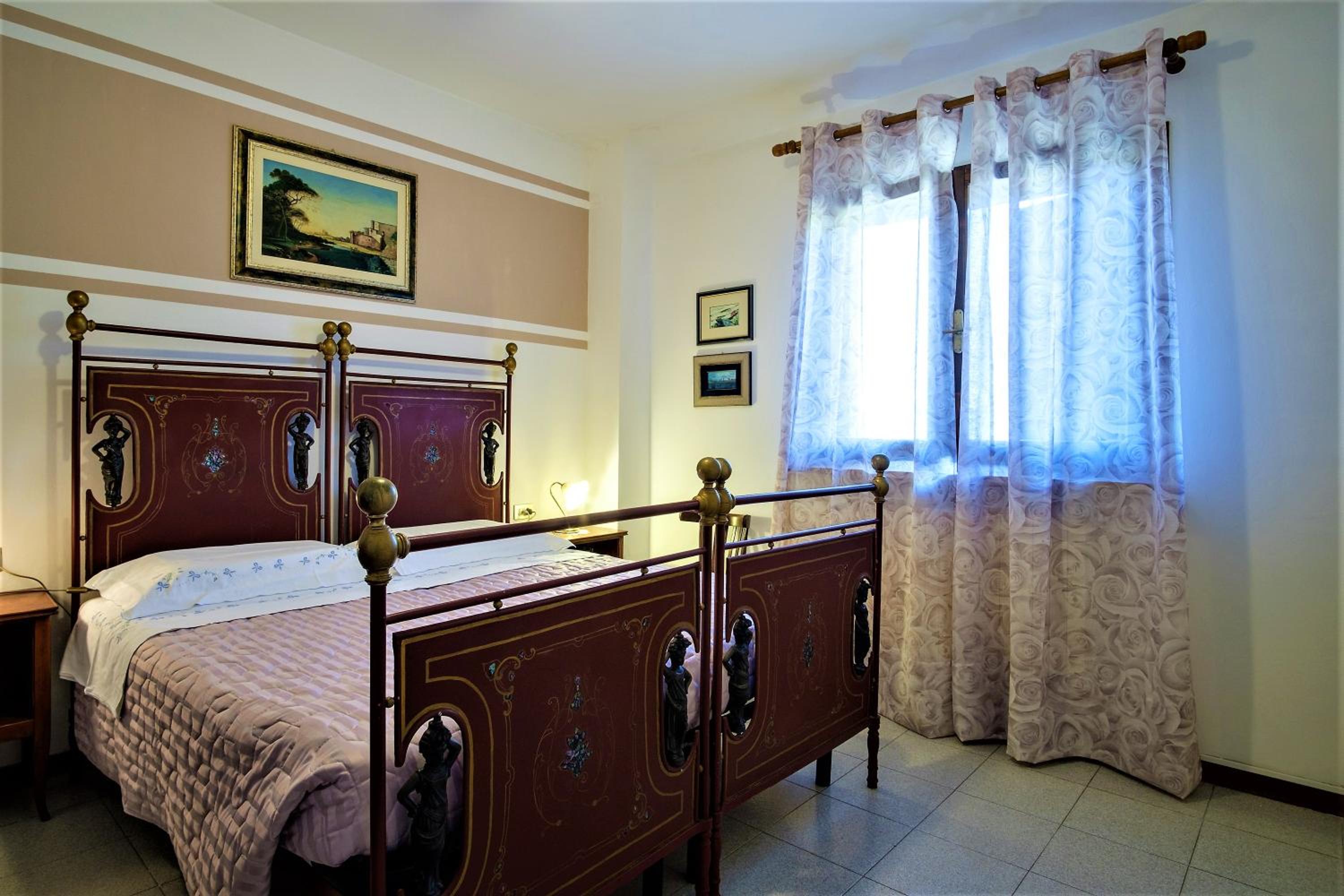 Double Room With Shared Bathroom photo 2