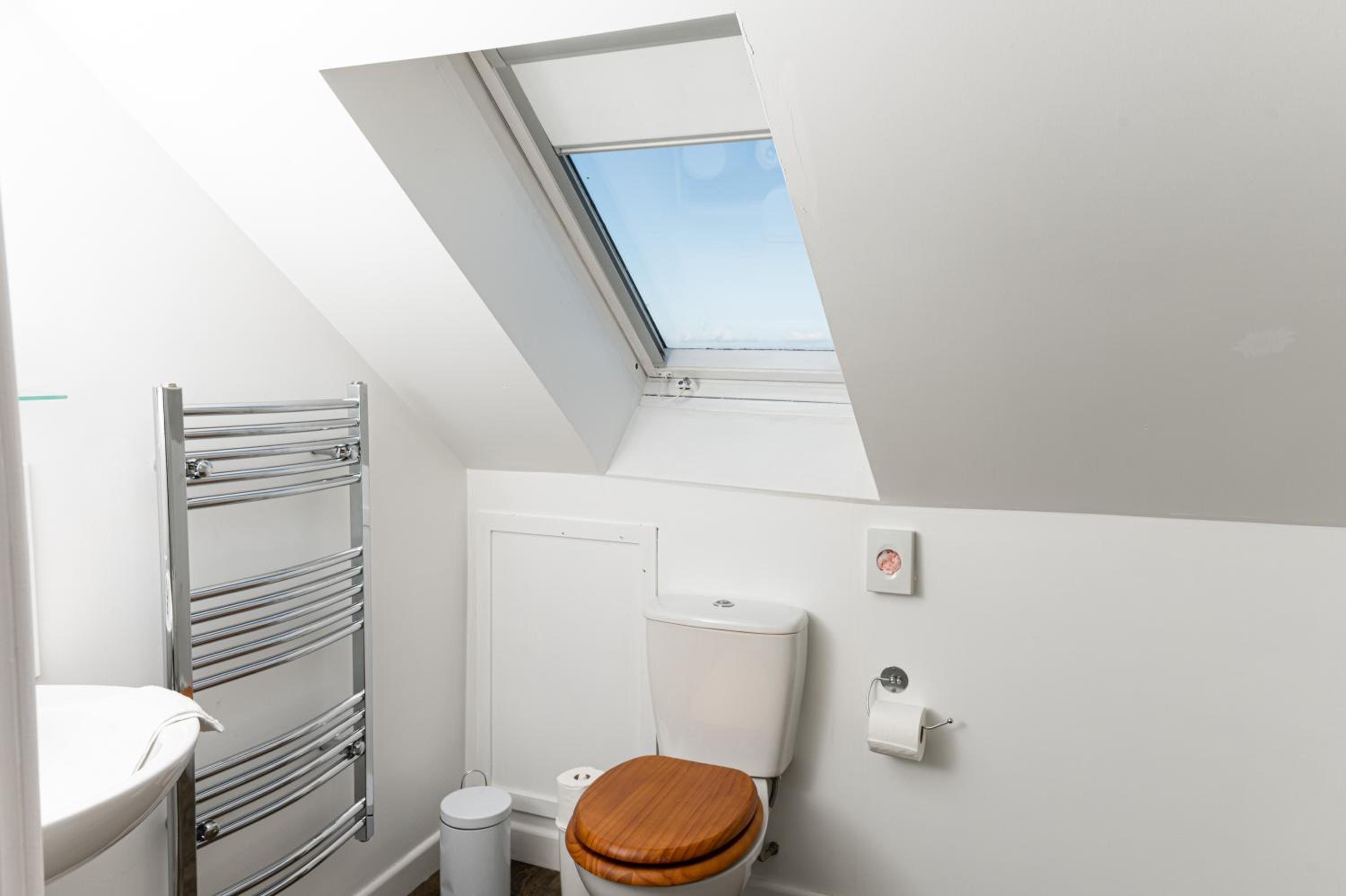 Large double with En-Suite photo 3