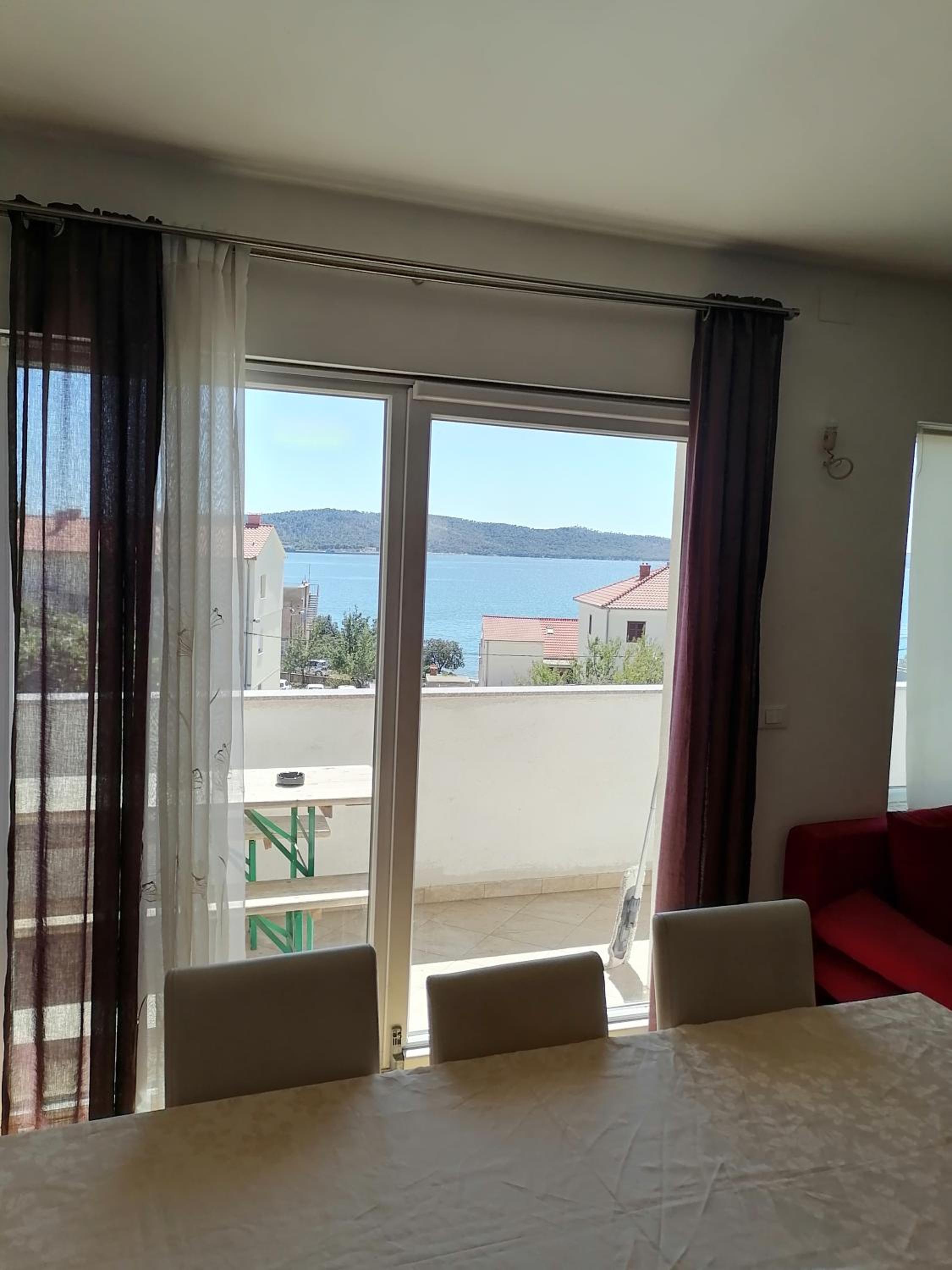 Apartment with Sea View - Photo 4