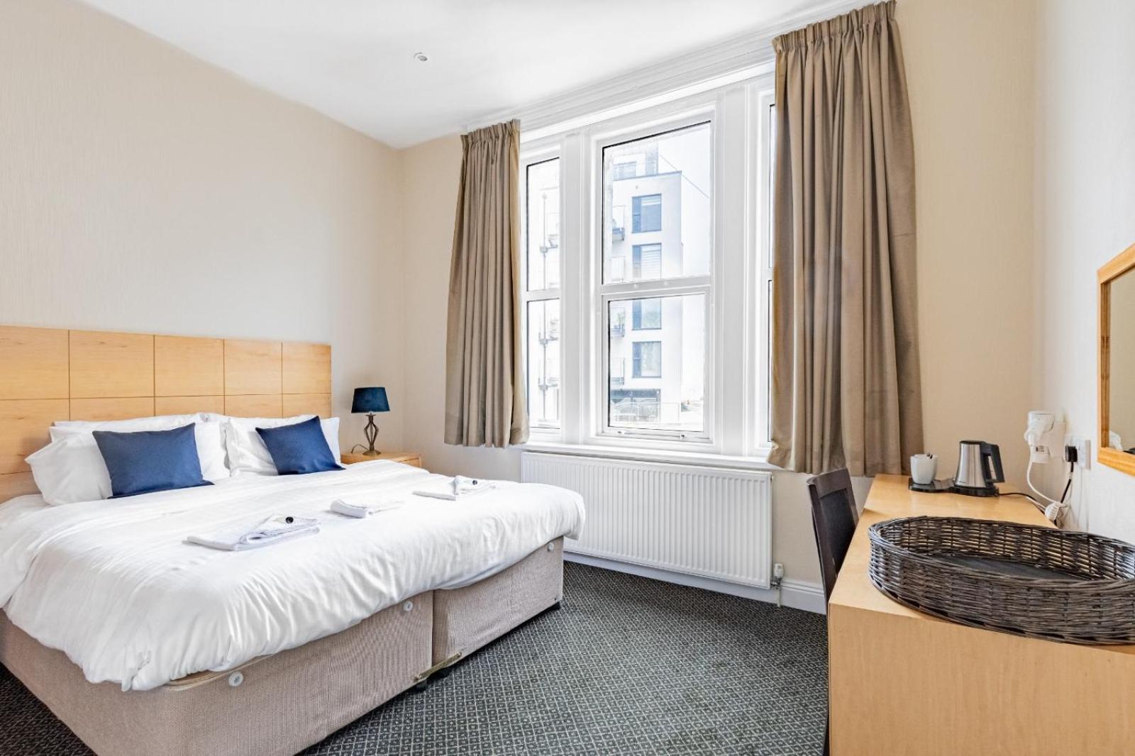 Standard Double Room - Photo 7