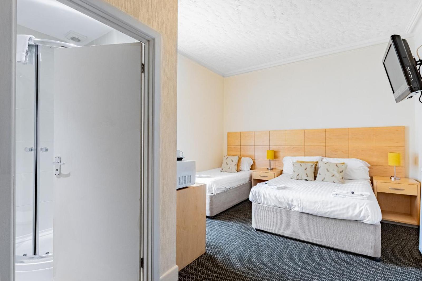 Standard Quadruple Room - Photo 16