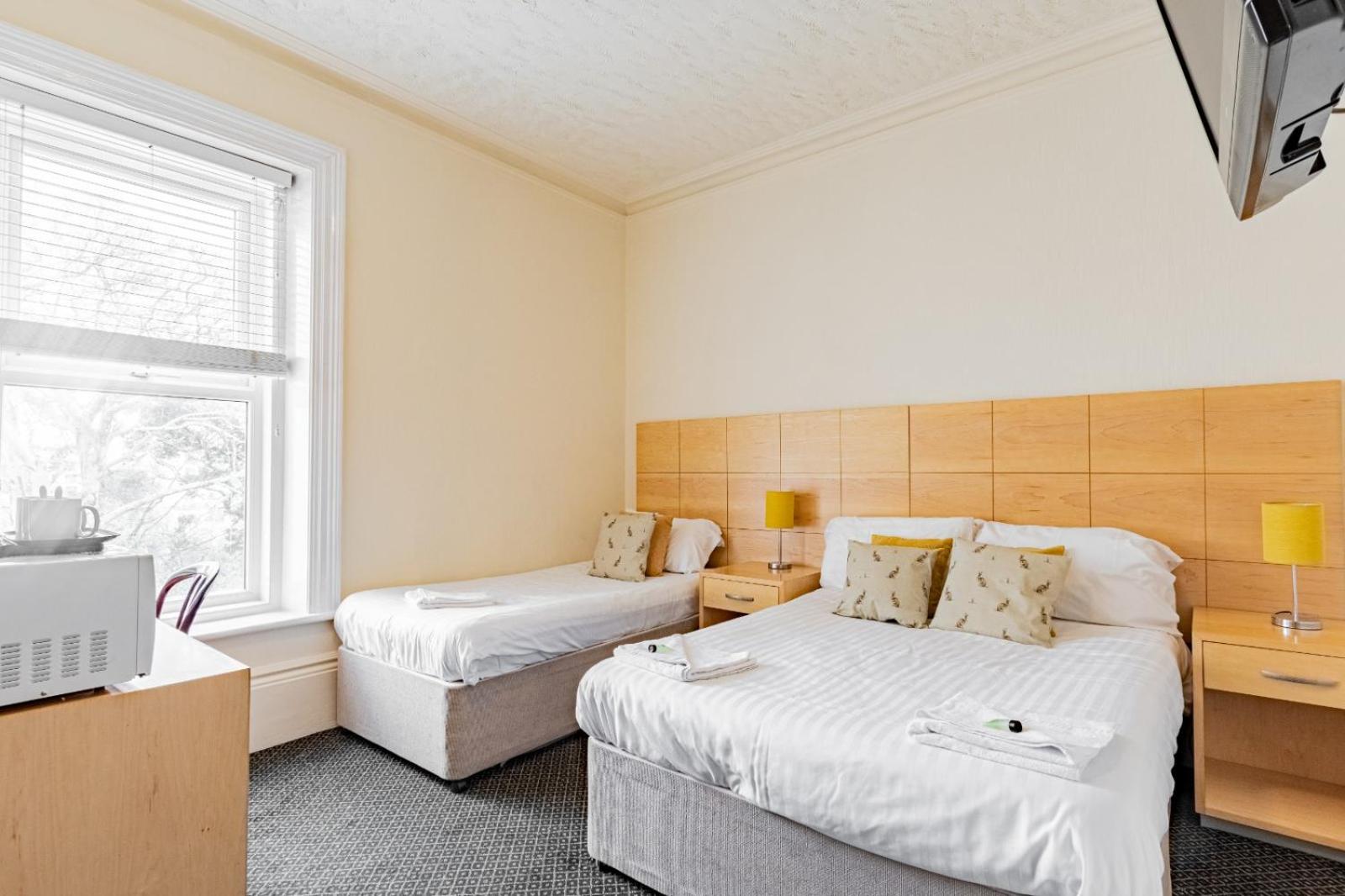Standard Quadruple Room - Photo 15
