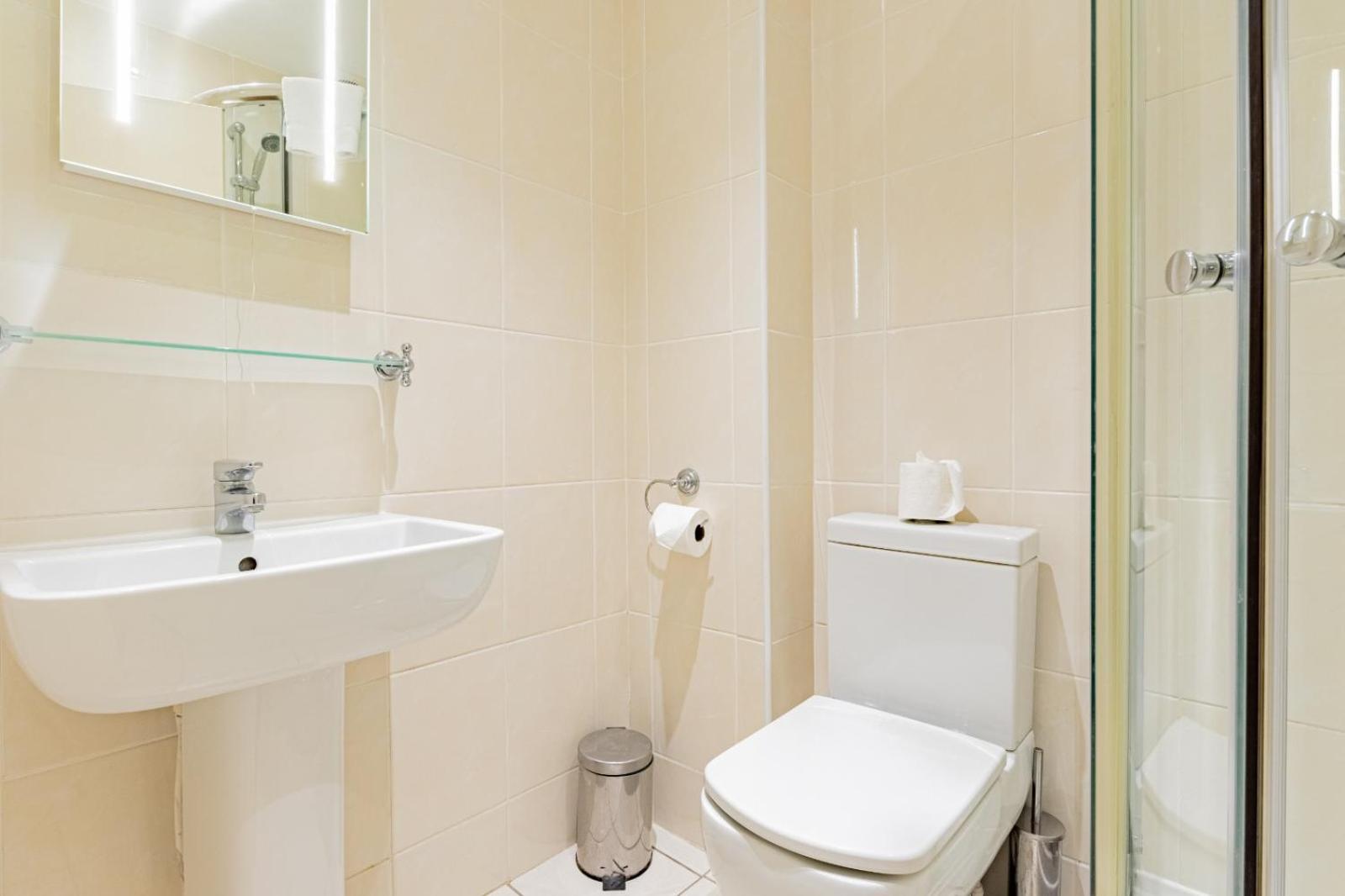 Standard Double Room - Photo 9