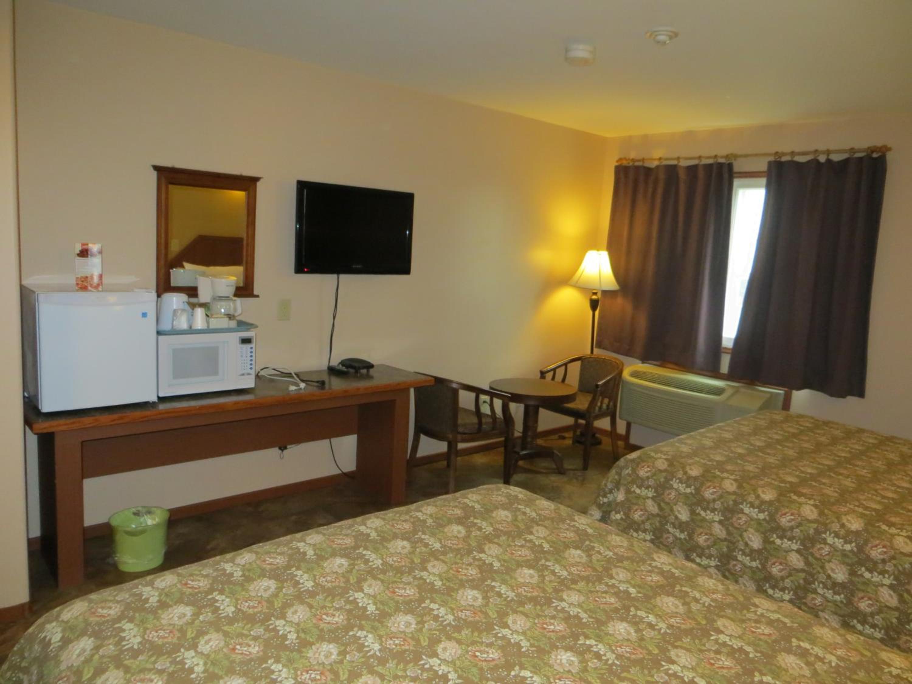 Room with Two Queen Beds photo 2