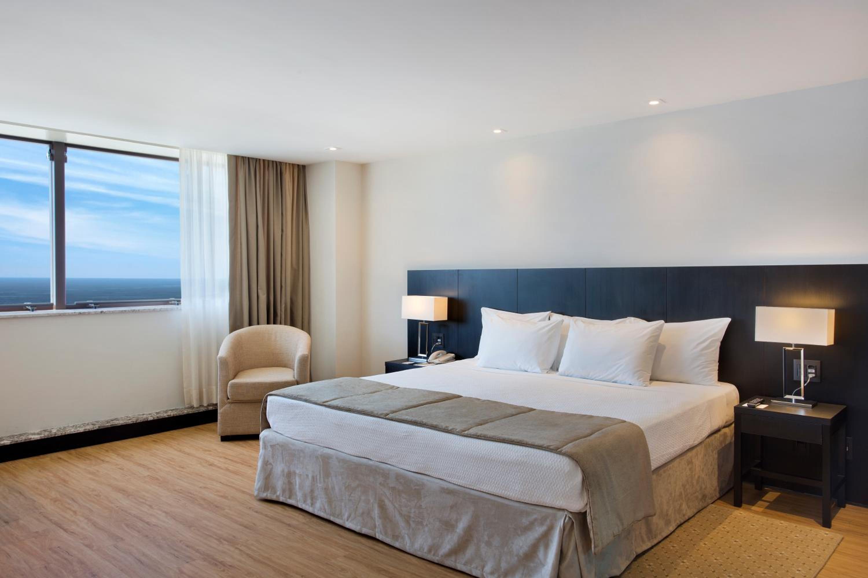 Executive Suite thumbnail 6