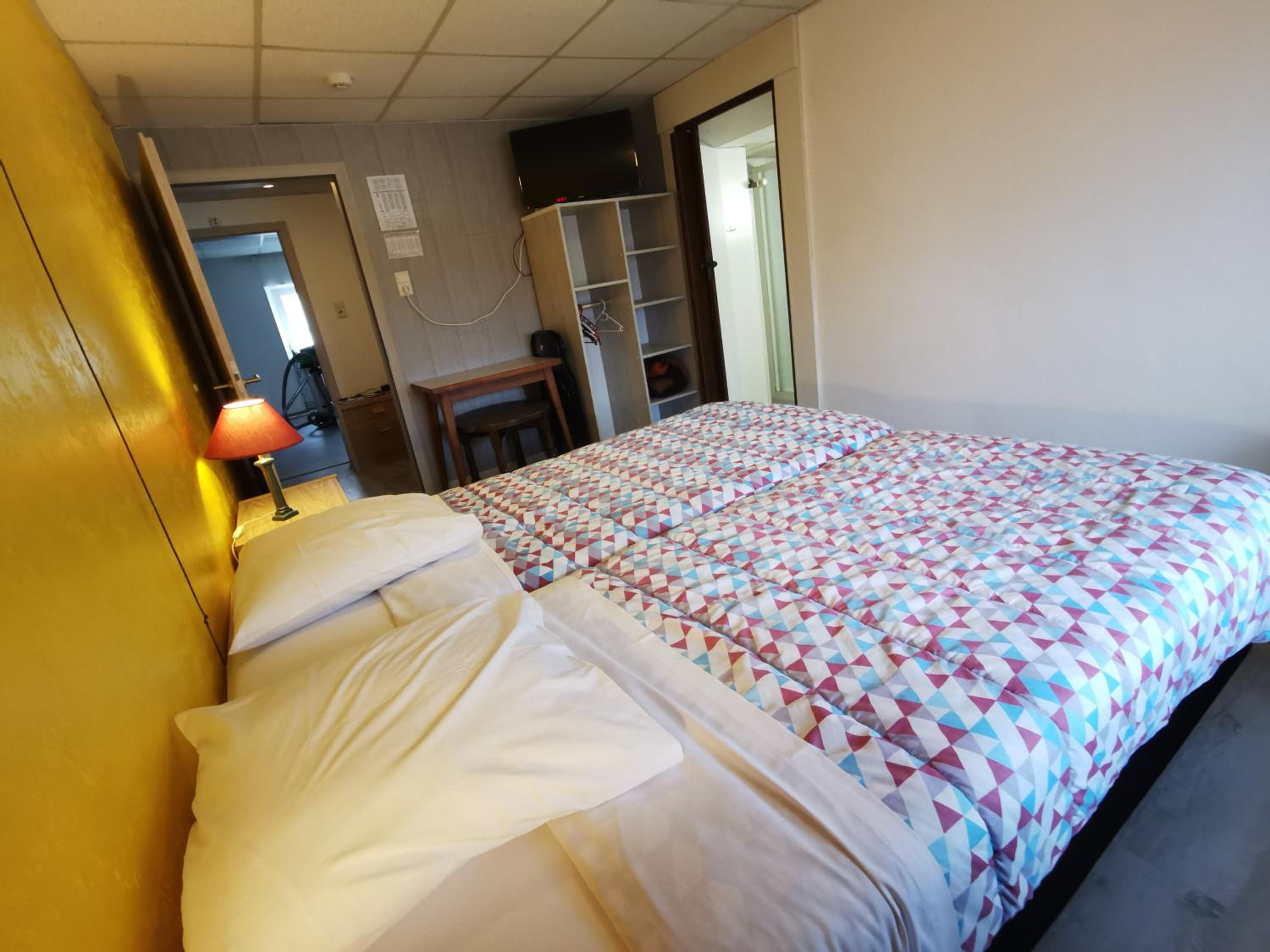Double or Twin Room with Garden View - Photo 5