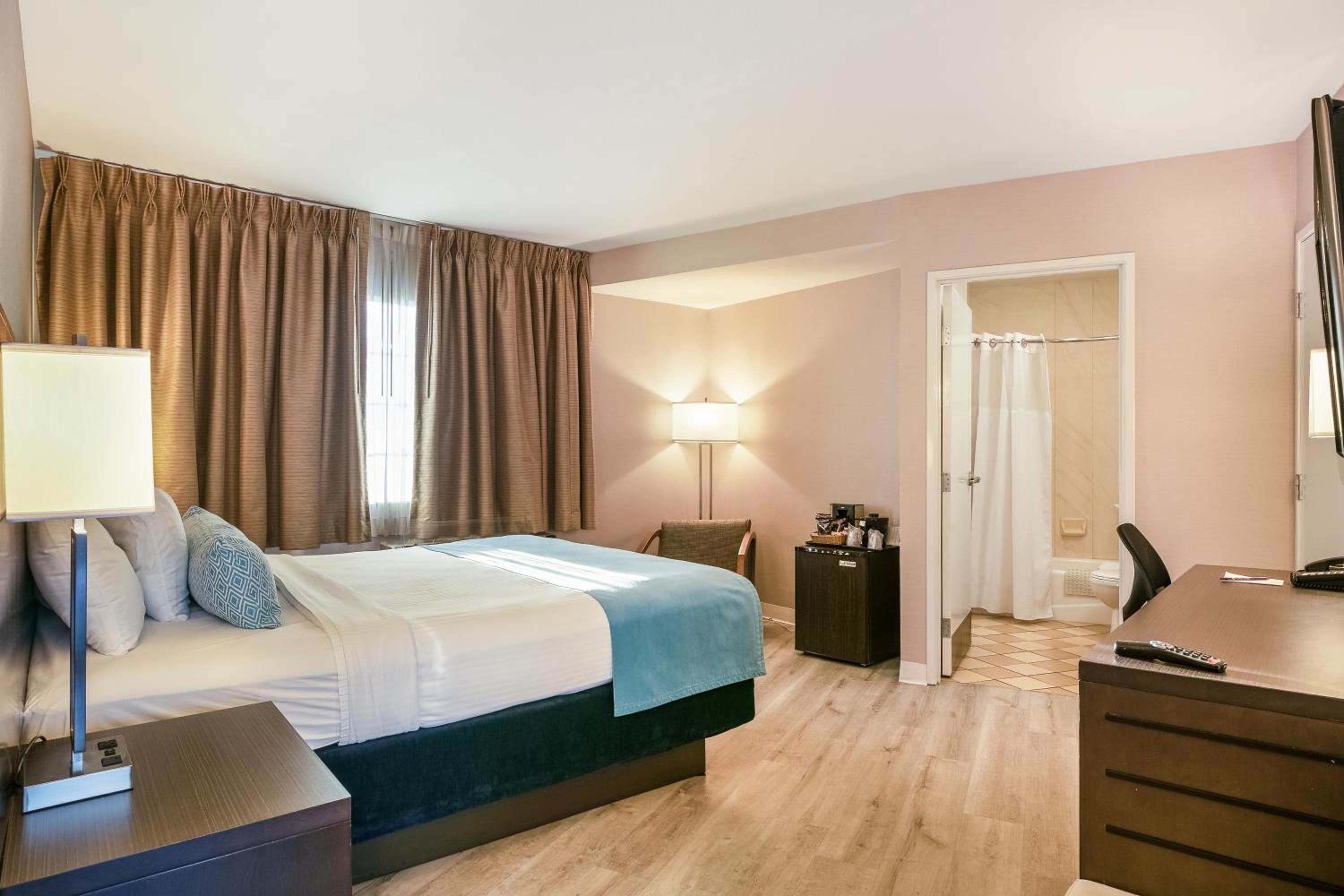 Deluxe King Room photo 3