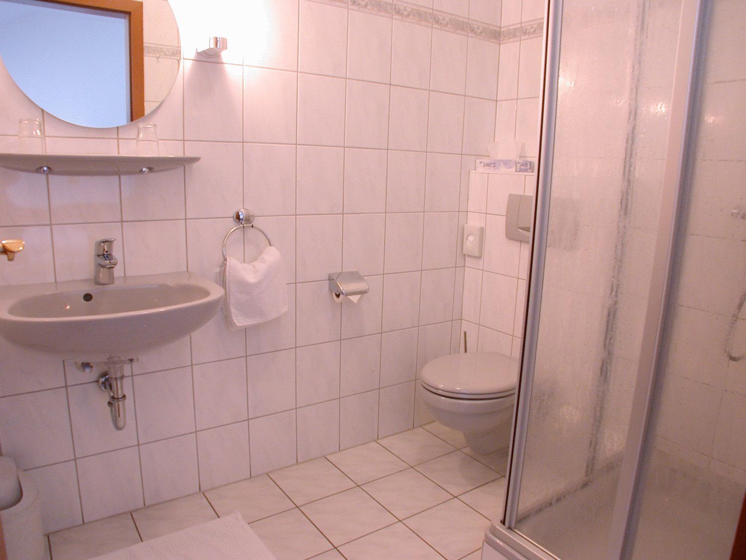 Single Room with Private Bathroom photo 3