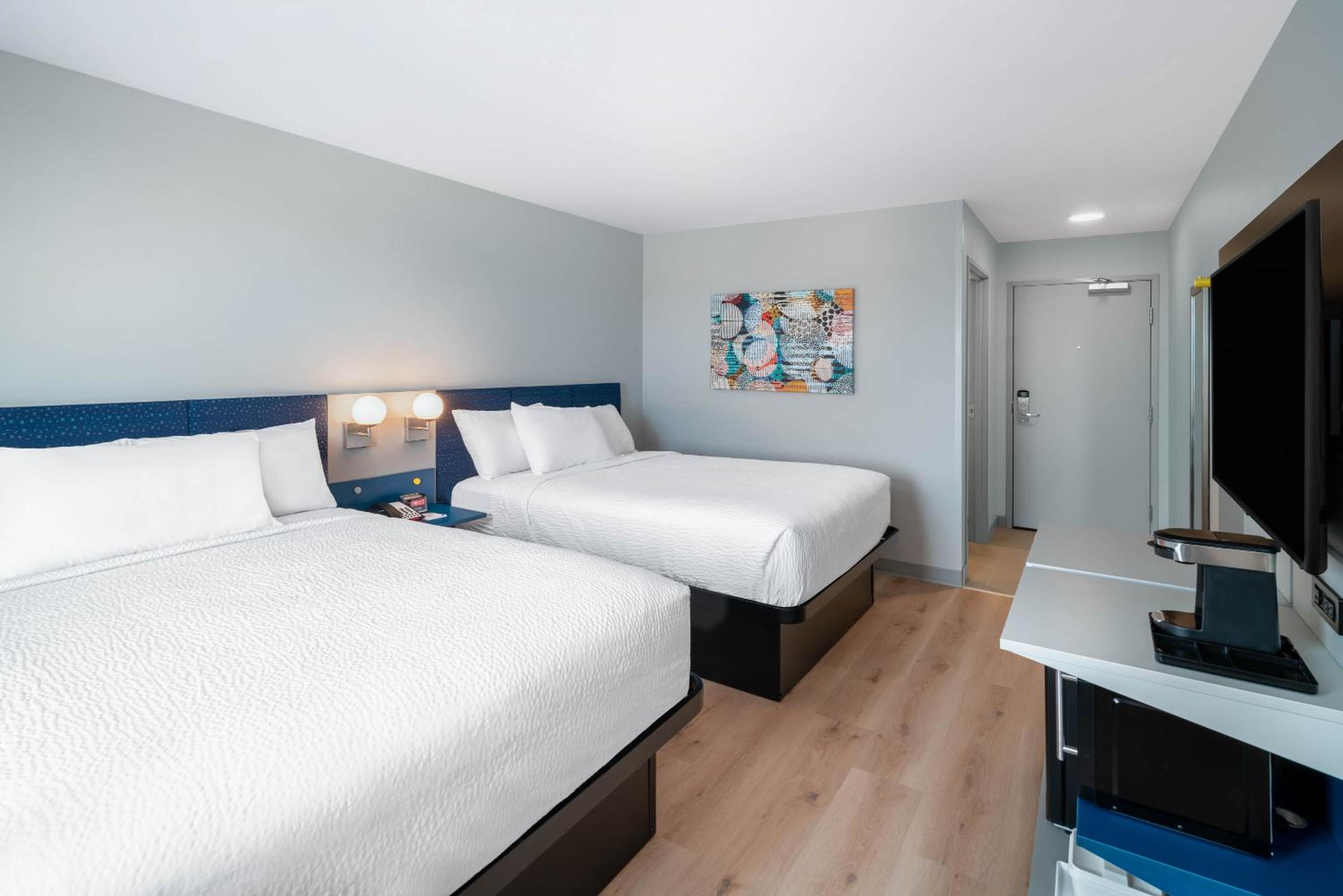 Queen Room with Two Queen Beds - Mobility Access/Non-Smoking - Photo 1