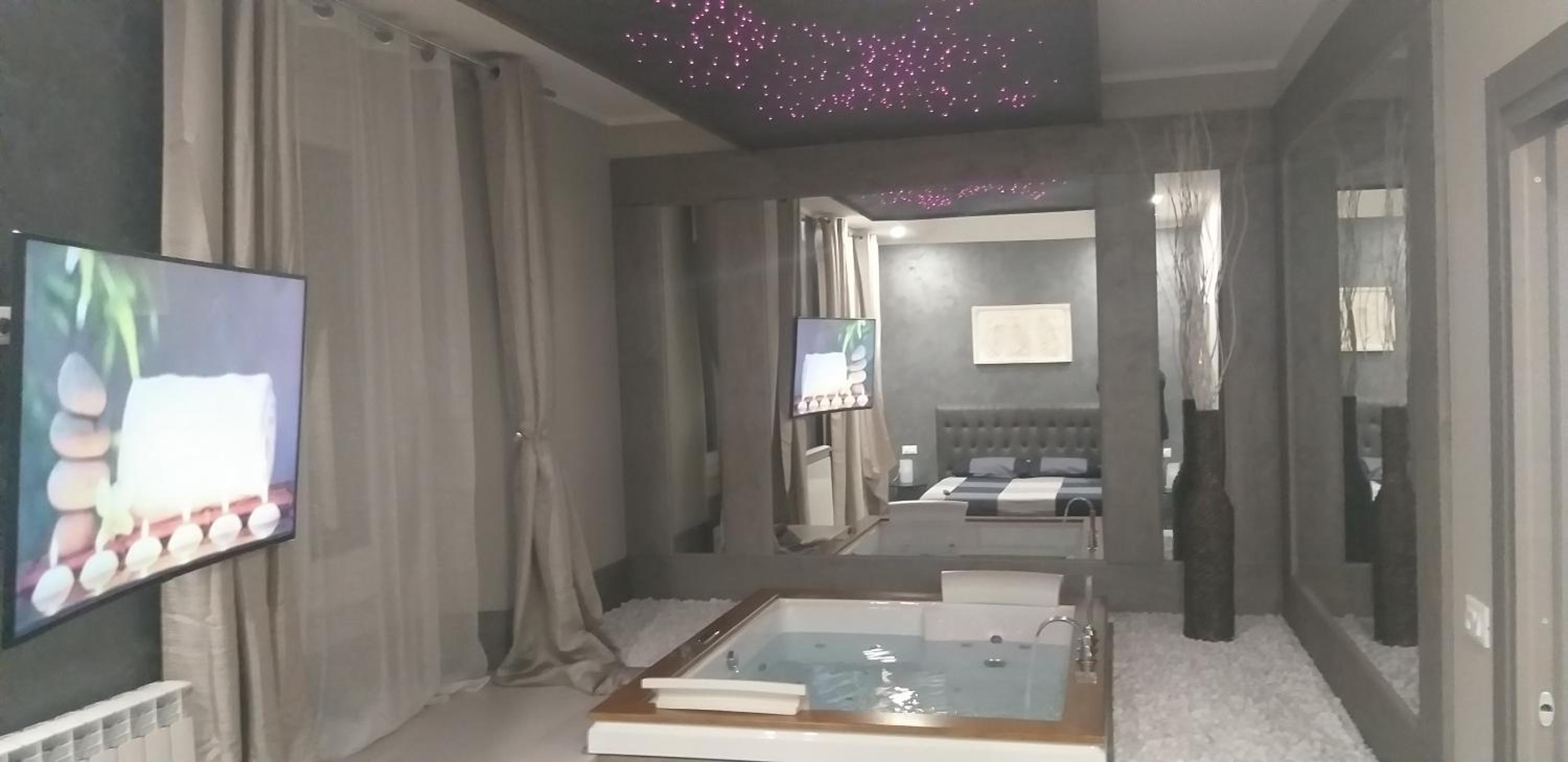 One-Bedroom Apartment - Photo 1