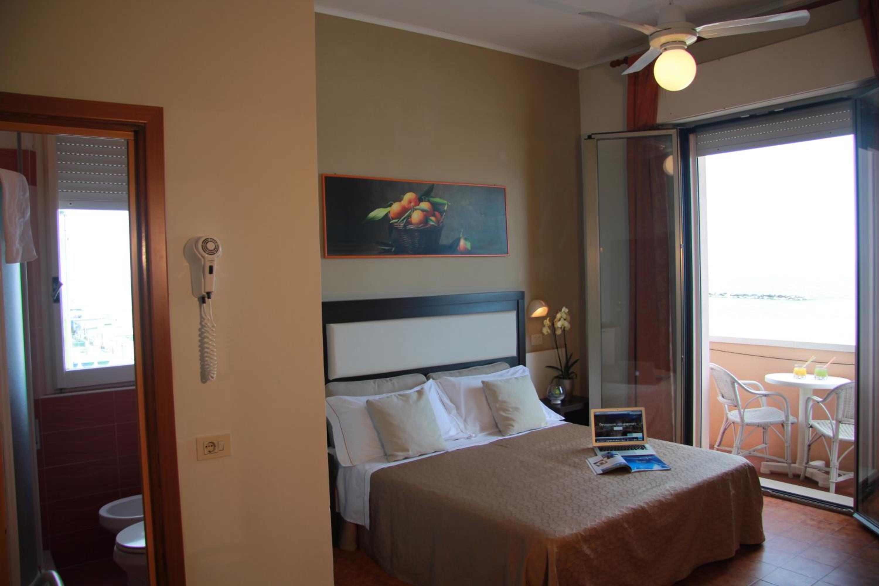 Quadruple Room with Sea View photo 2