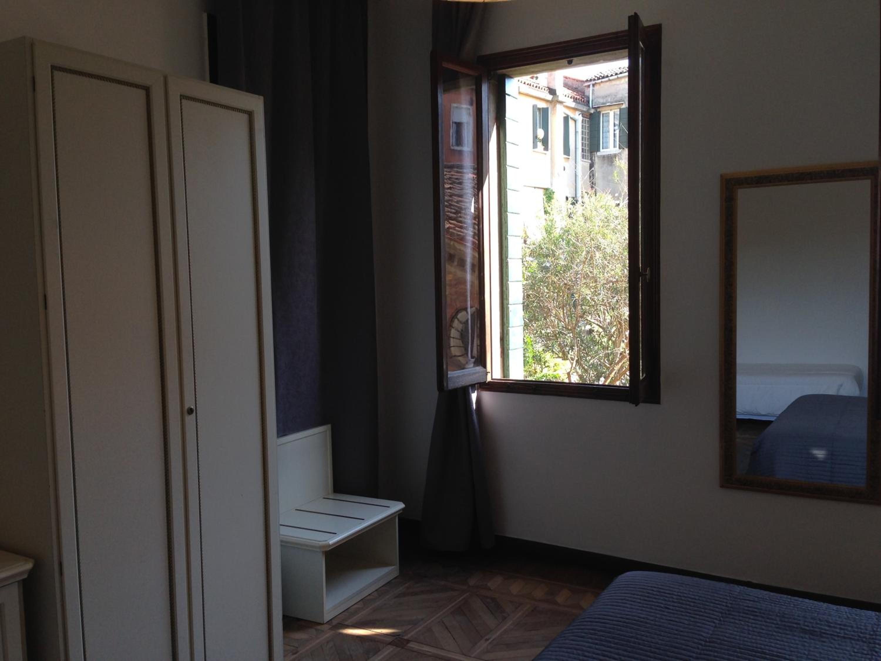 Triple Room with Private Bathroom photo 2
