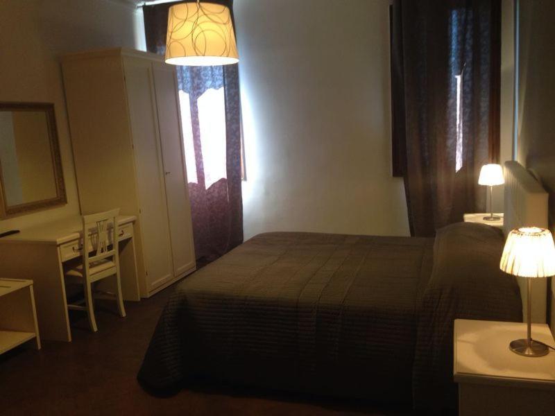Economy Double Room with Shared Bathroom photo 1