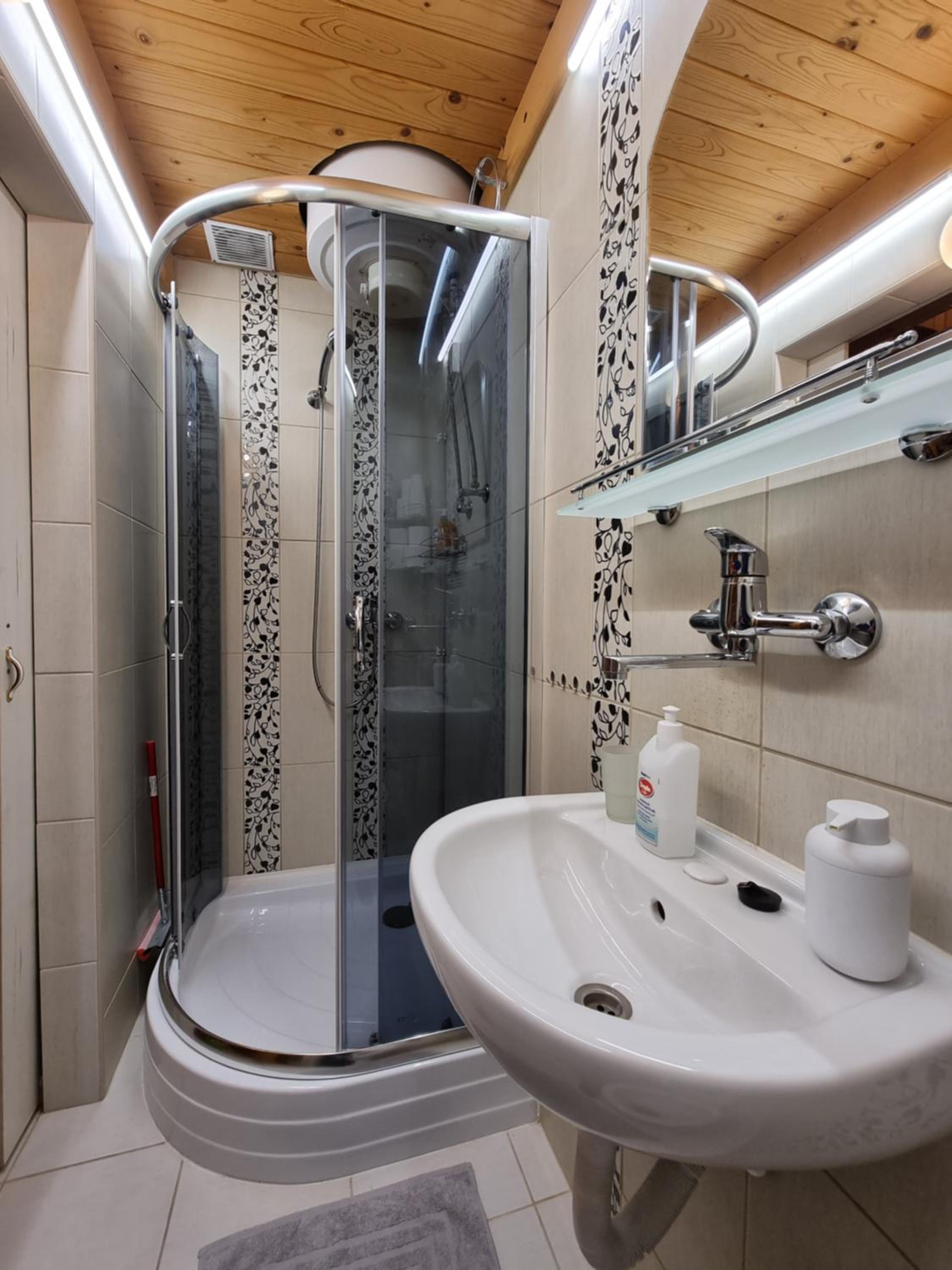 Studio Apartment - Photo 32