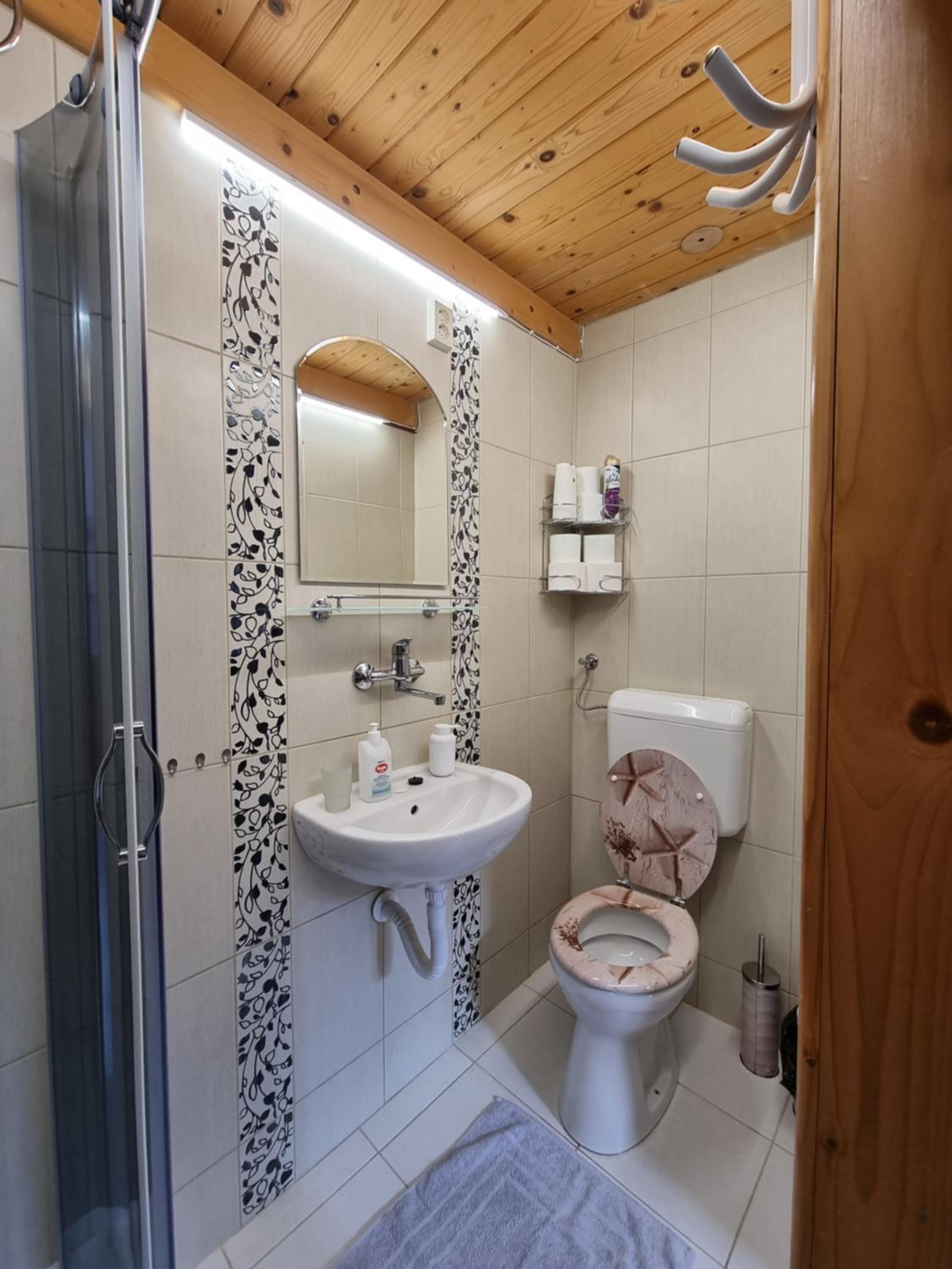 Studio Apartment - Photo 6